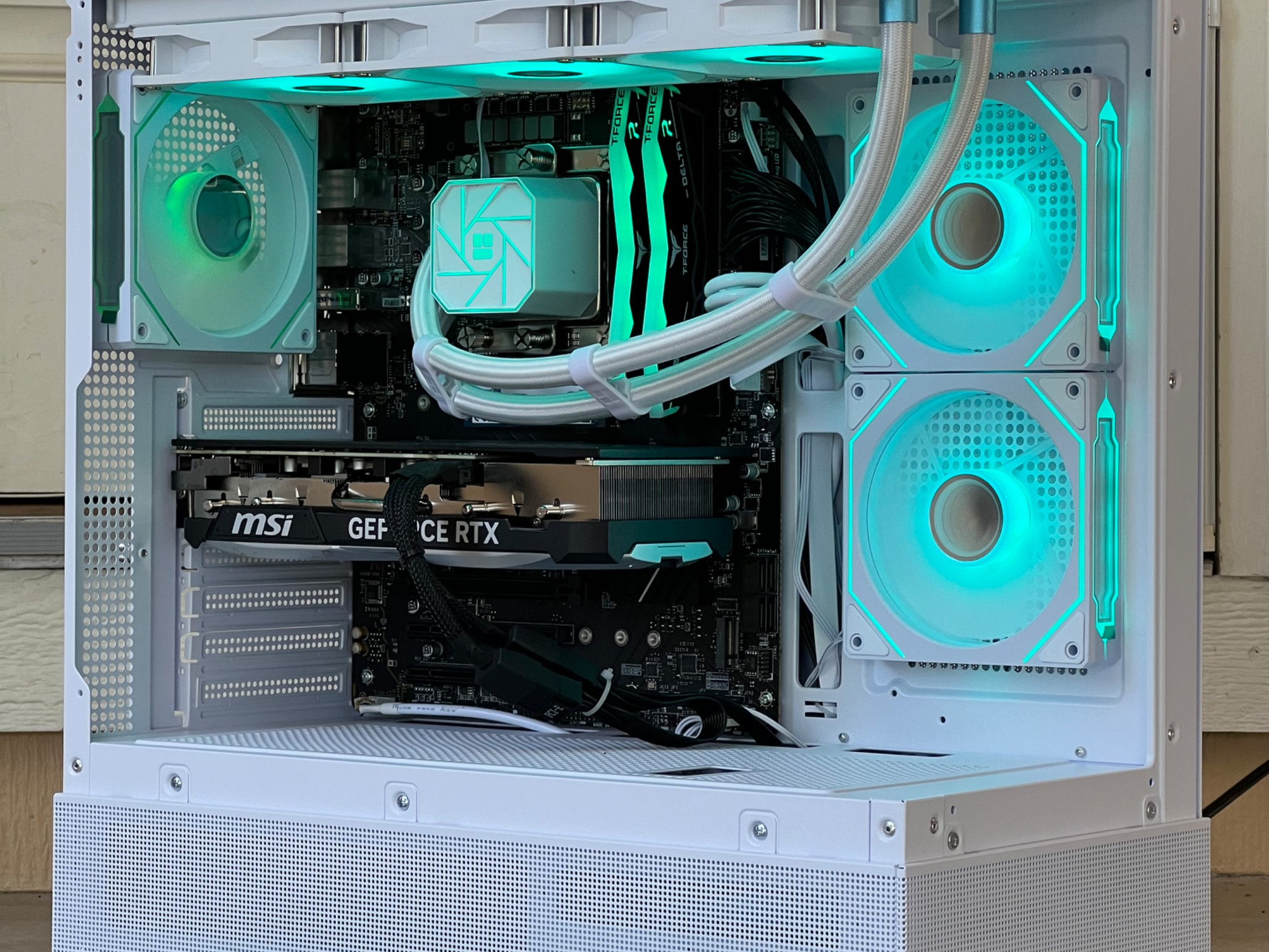 Rtx 4070 ti super | intel i7-14700kf | 32GB 6000mhz ddr5 | 1tb nvme | 750w 80+ Gold | windows 11