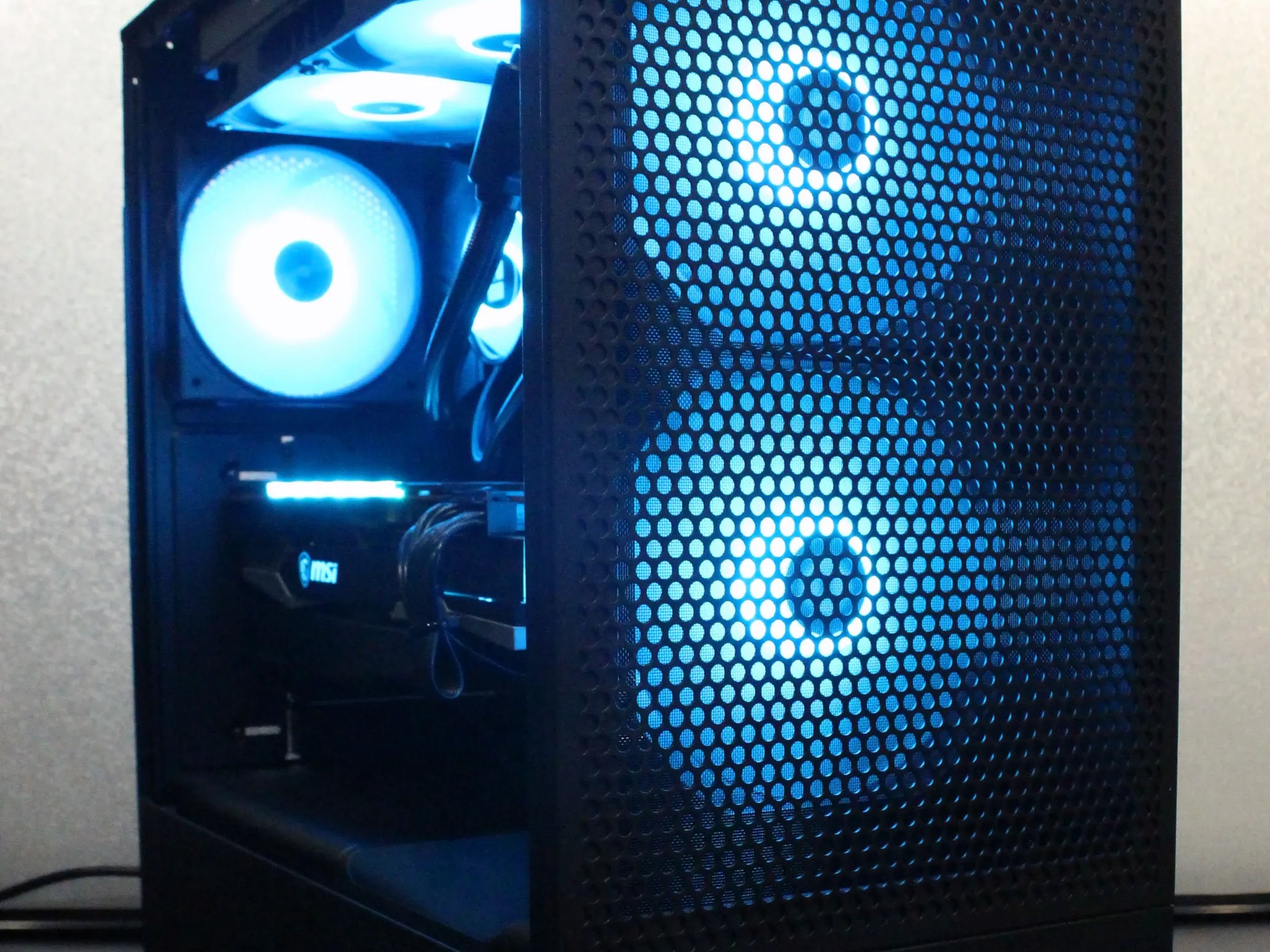 ARGB Water Cooled Gaming PC / Ryzen 5 5600X / RX 6800 16GB / 16GB DDR-4 3600 / 1TB / Windows 11 Pro