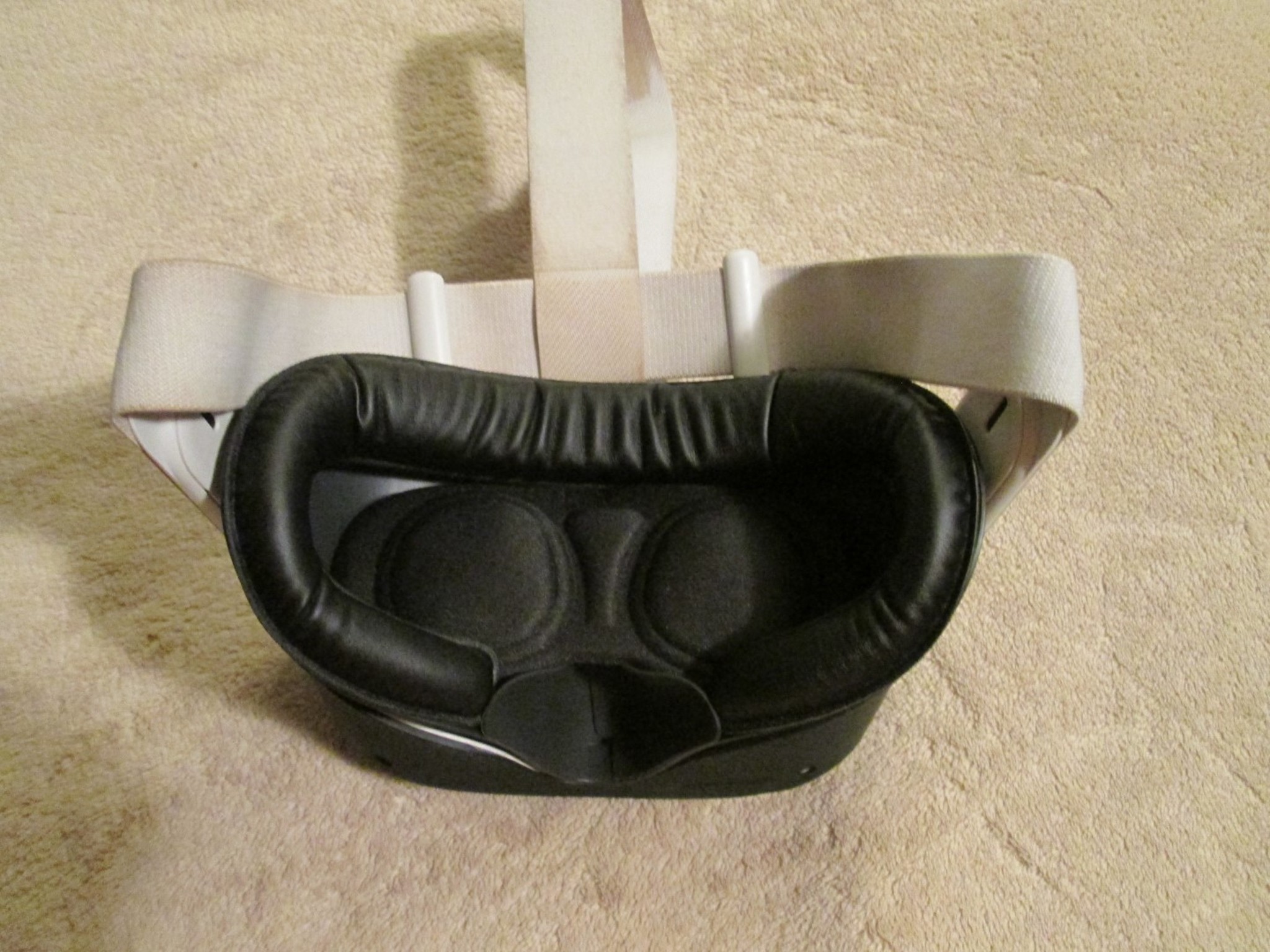 Oculus Quest 2 With Case, Accessories And Games