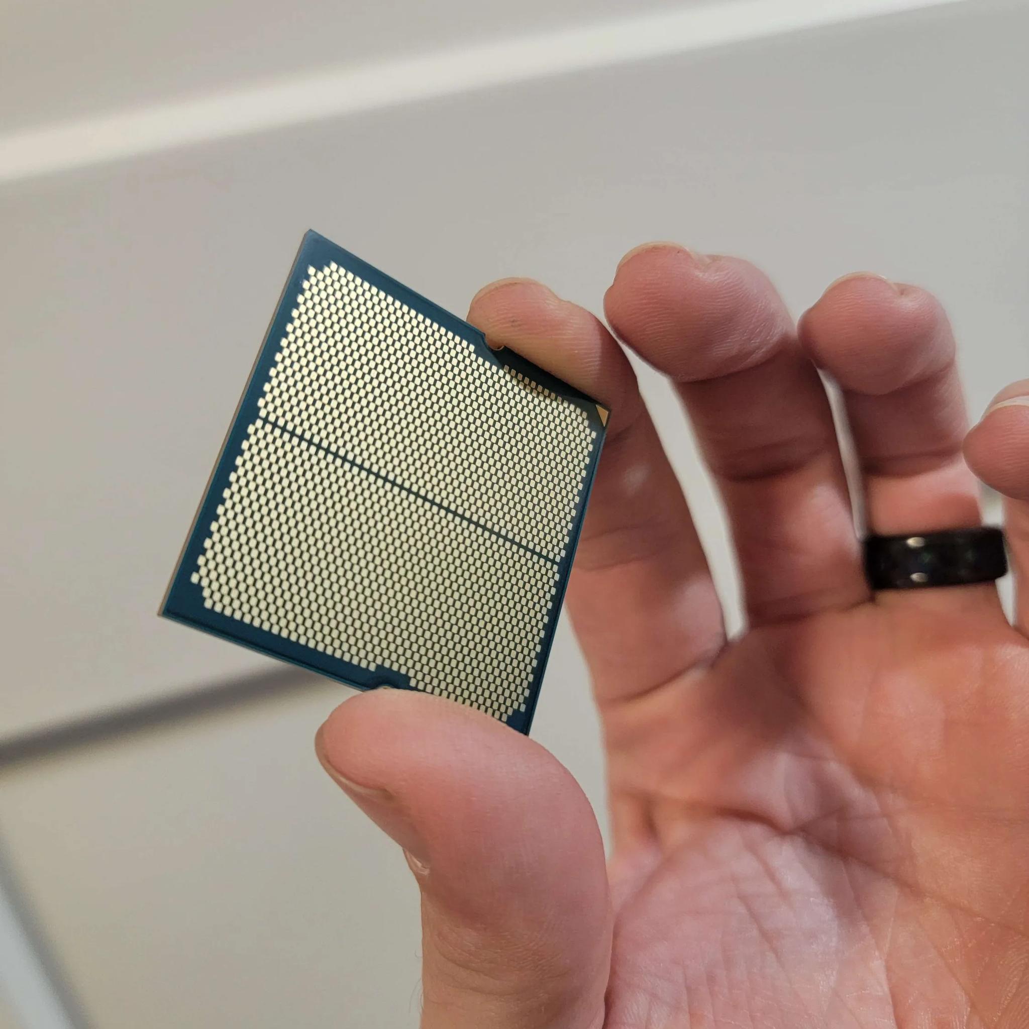 AMD Ryzen 9 7950X 16-Core, 32-Thread