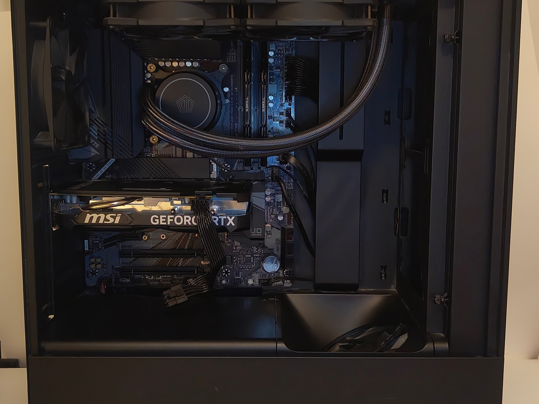 RTX 4060 + i5 12600k Gaming PC