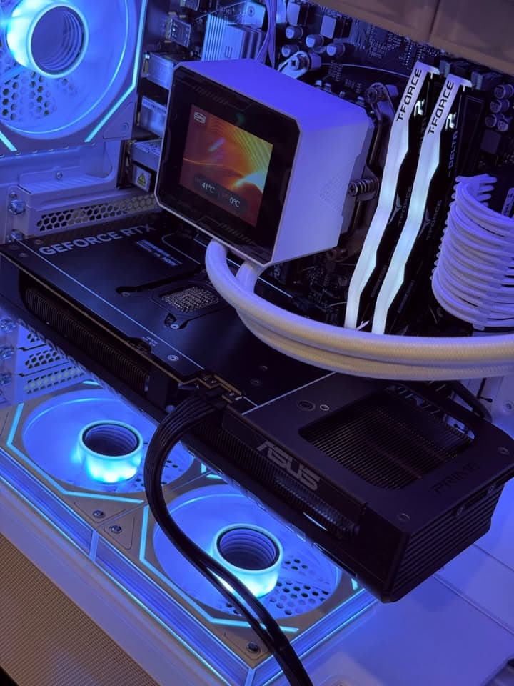 Pristine New Gaming / Streaming PC | RTX 5070 | Ryzen 7 7700 | 32GB DDR5 RAM | 1TB | Windows 11