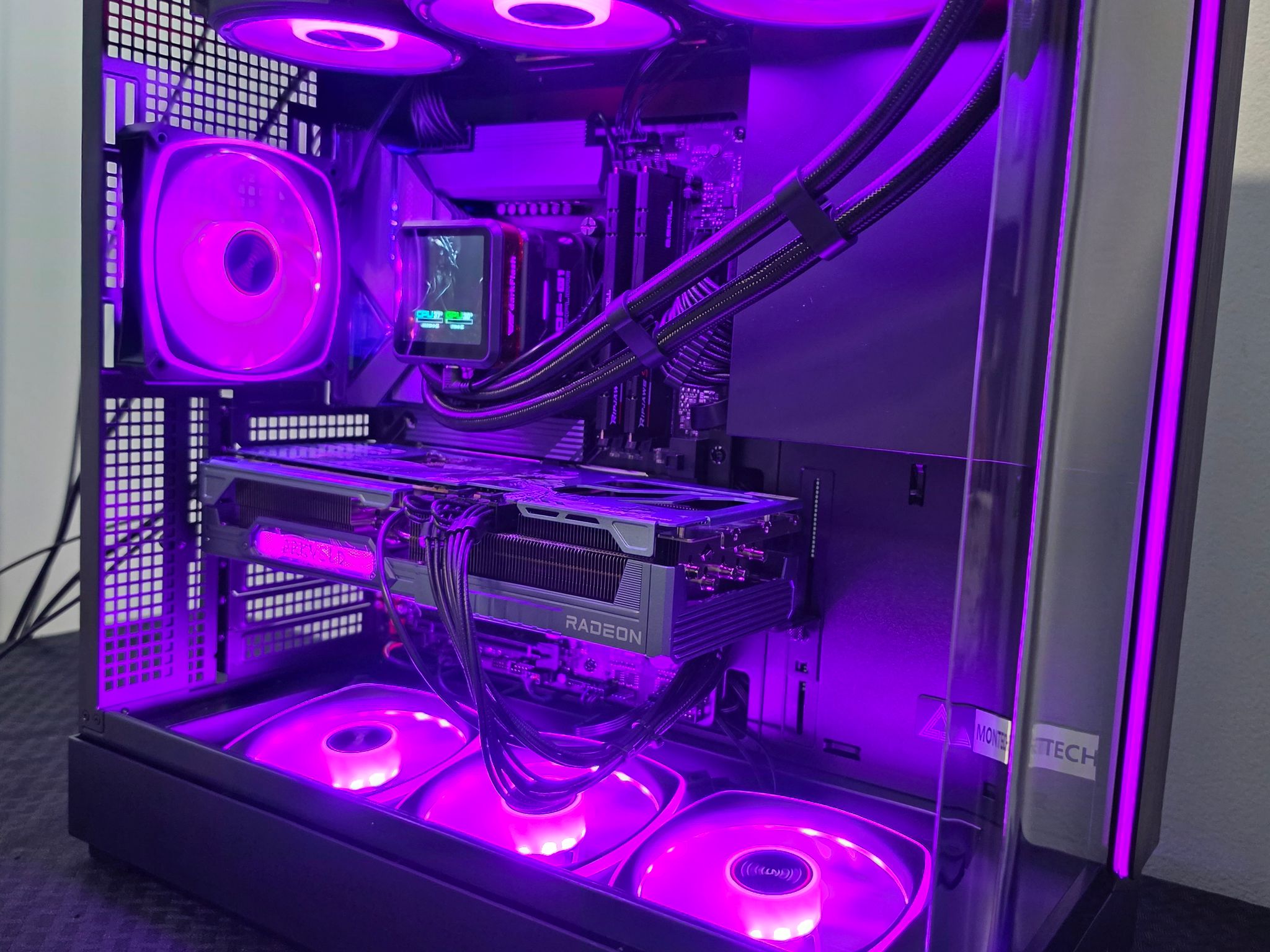 RX 9070 XT-Intel Core Ultra 7 270k plus-32 GB DDR5 6000-2 TB (1+1) NVME Beast Gaming PC