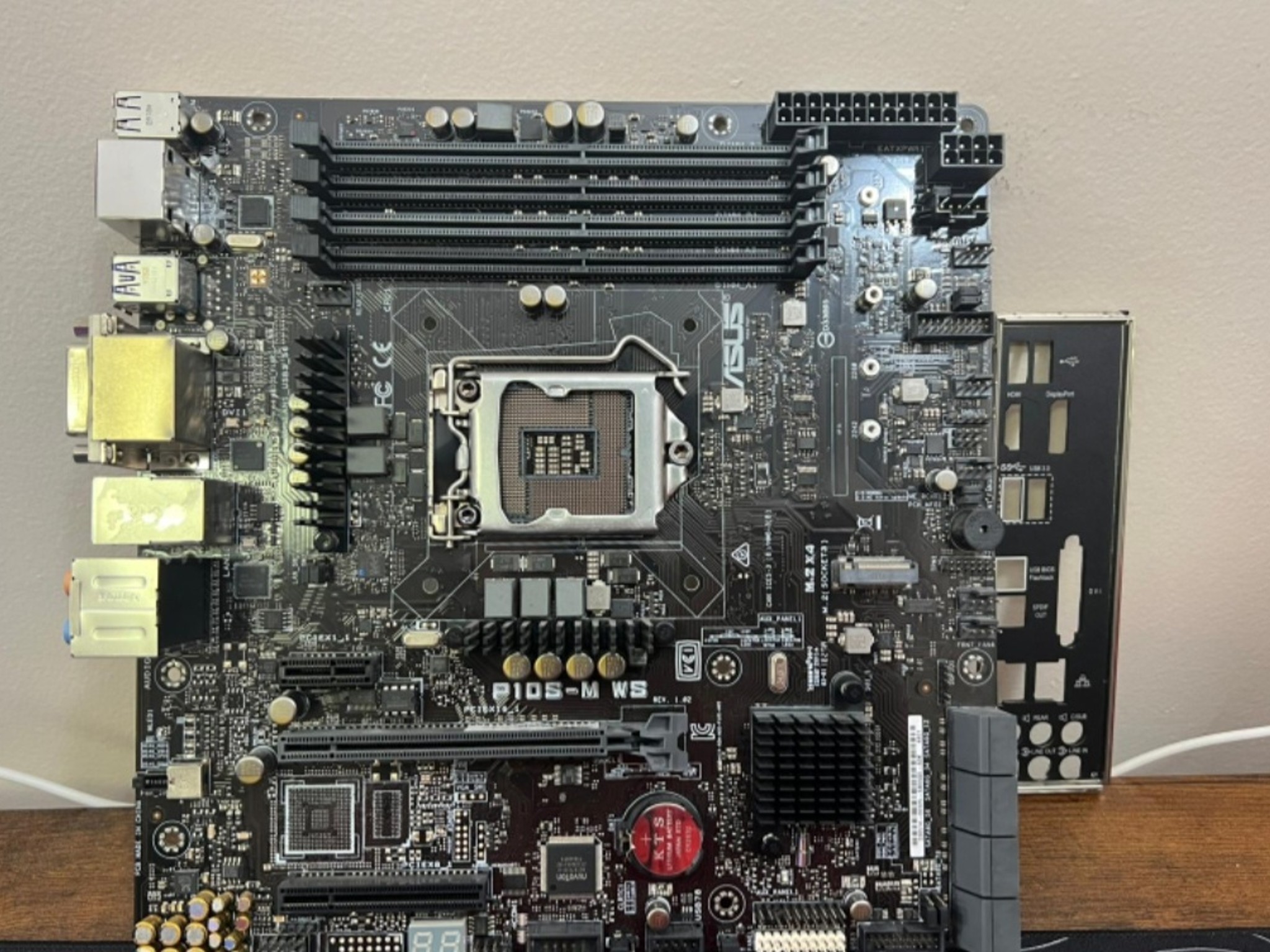 Asus P10s M WS (**Boot display but doesn't not goes to windows**)