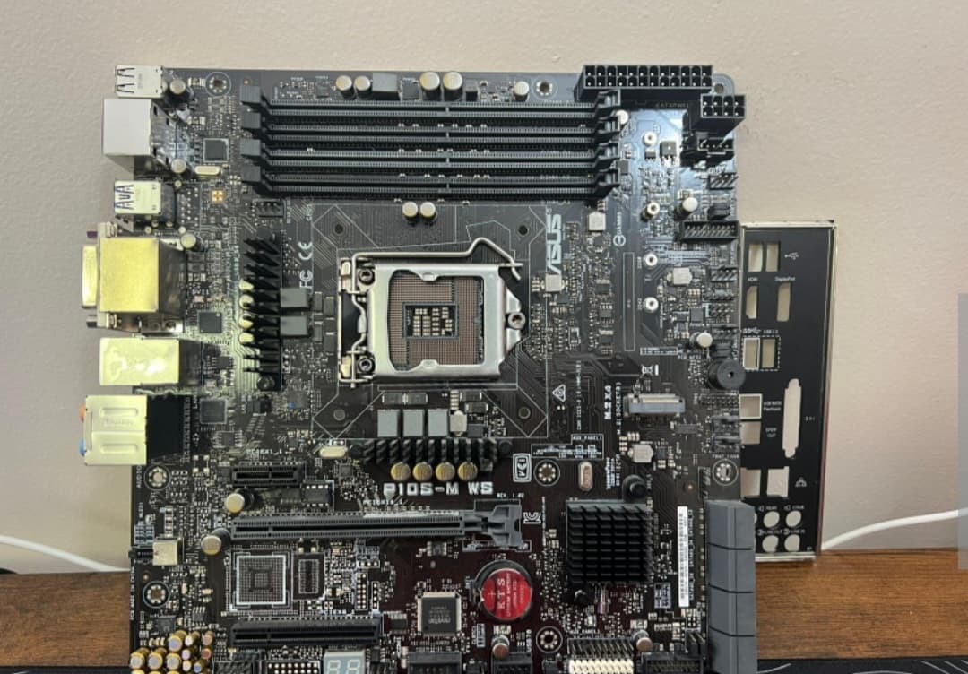 Asus P10s M WS (**Boot display but doesn't not goes to windows**)