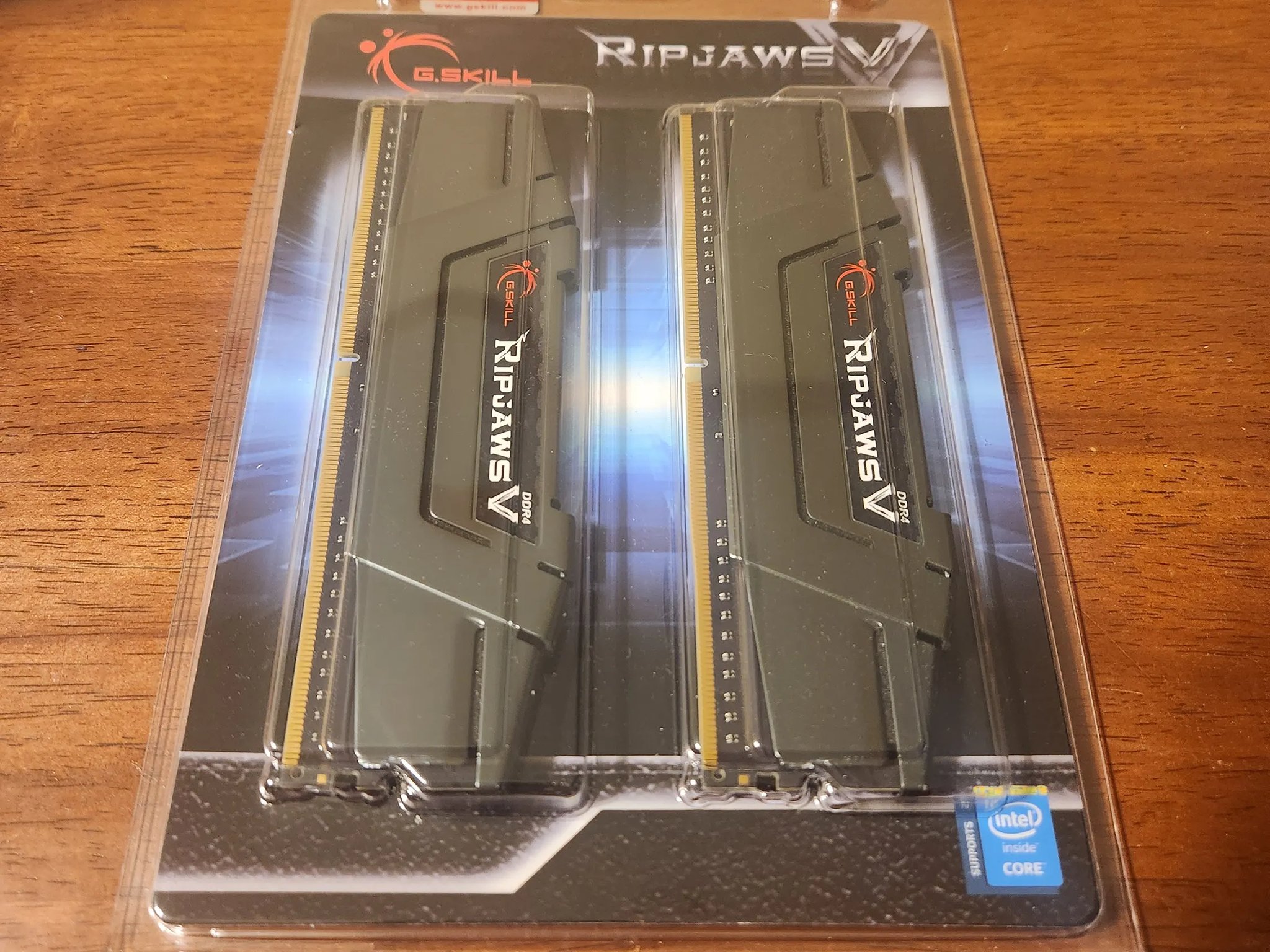 G. SKILL 16GB Ripjaws V F4-3200C16D-16GVGB Memory (2 x 8GB) (DDR4-3200)