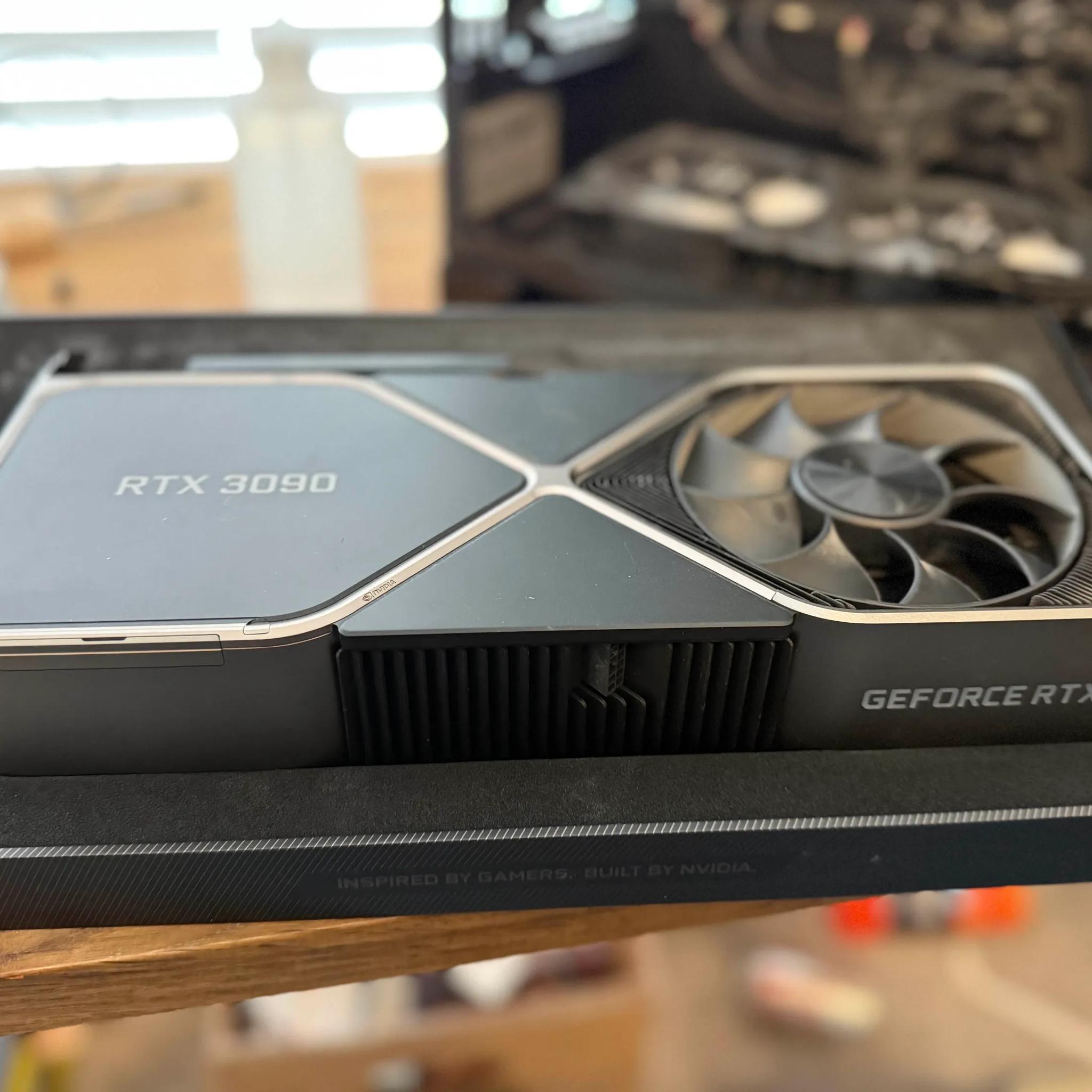 NVIDIA RTX 3090 Founders Edition – Excellent Condition | Original Packaging & Accessories