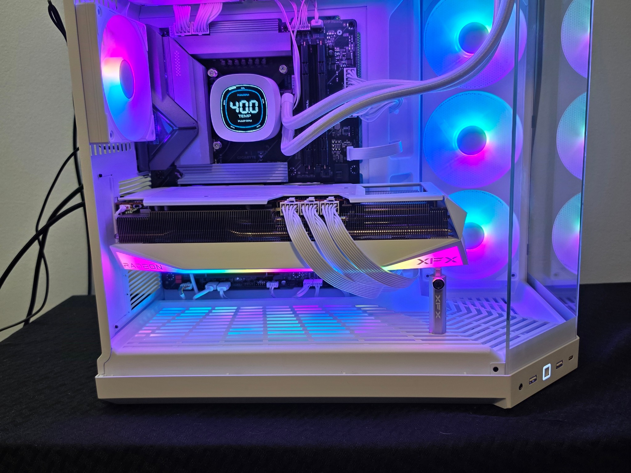RX 9070 XT-Intel Core Ultra 7 270k Plus-32 GB DDR5 6000-1 TB NVME Premium Gaming PC