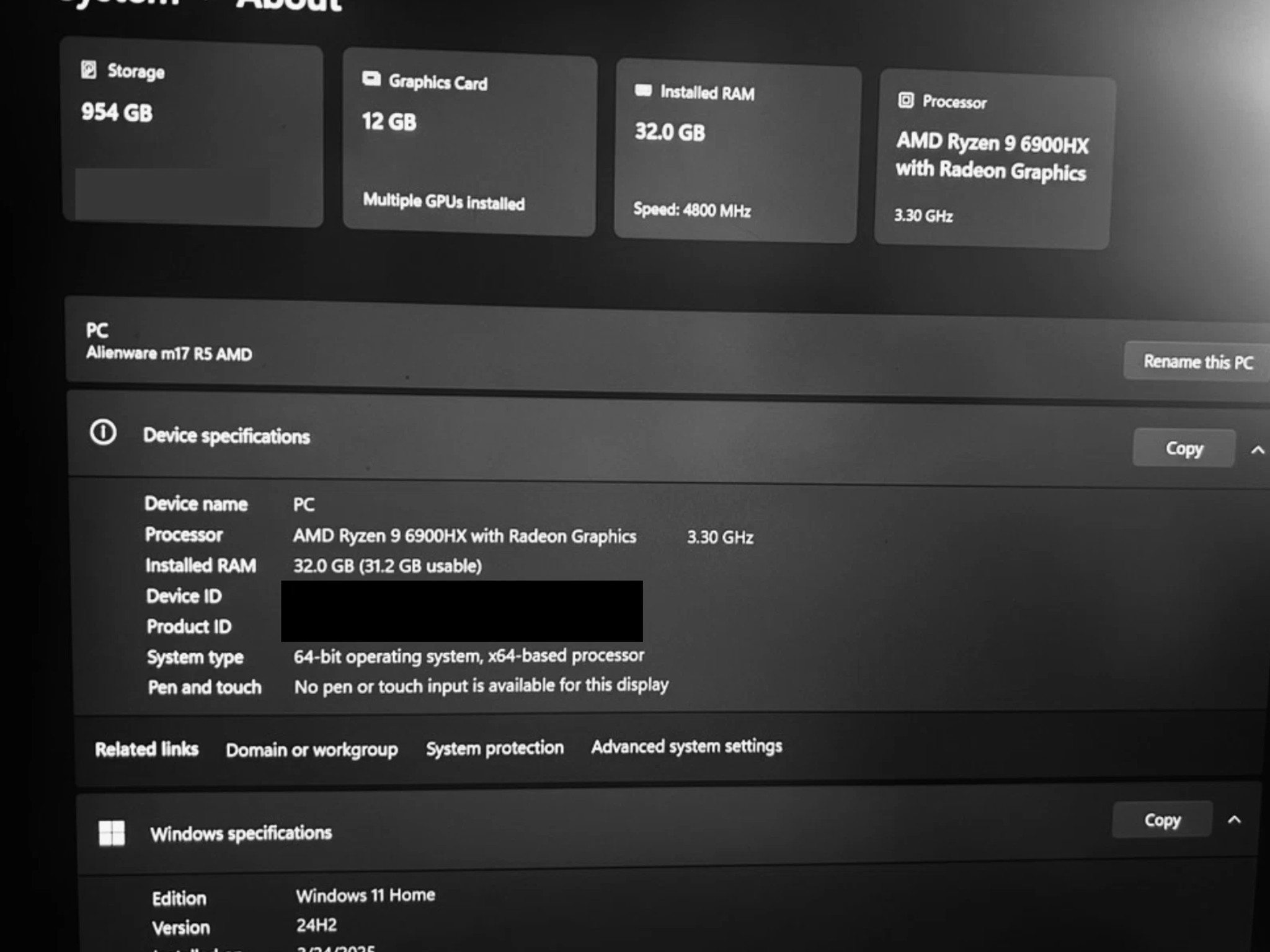 Alienware M17 R5 17.3'' (1TB SSD. AMD Ryzen 9 6900HX, 4.9GHz 32GB RAM) Laptop