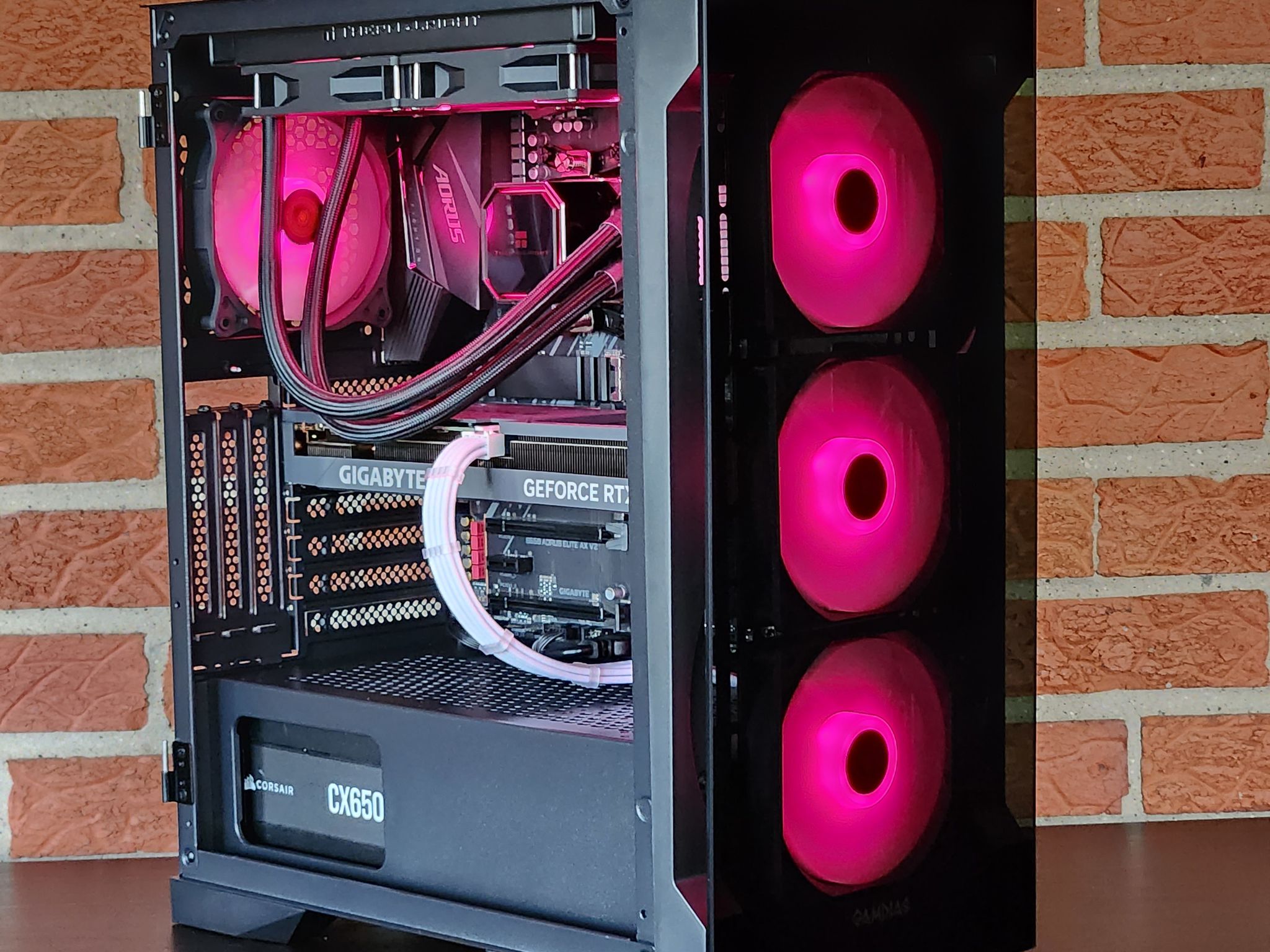 RTX 4060 Ti // RYZEN 5 5600G // 240MM AIO // 16GB RAM // 1TB SSD