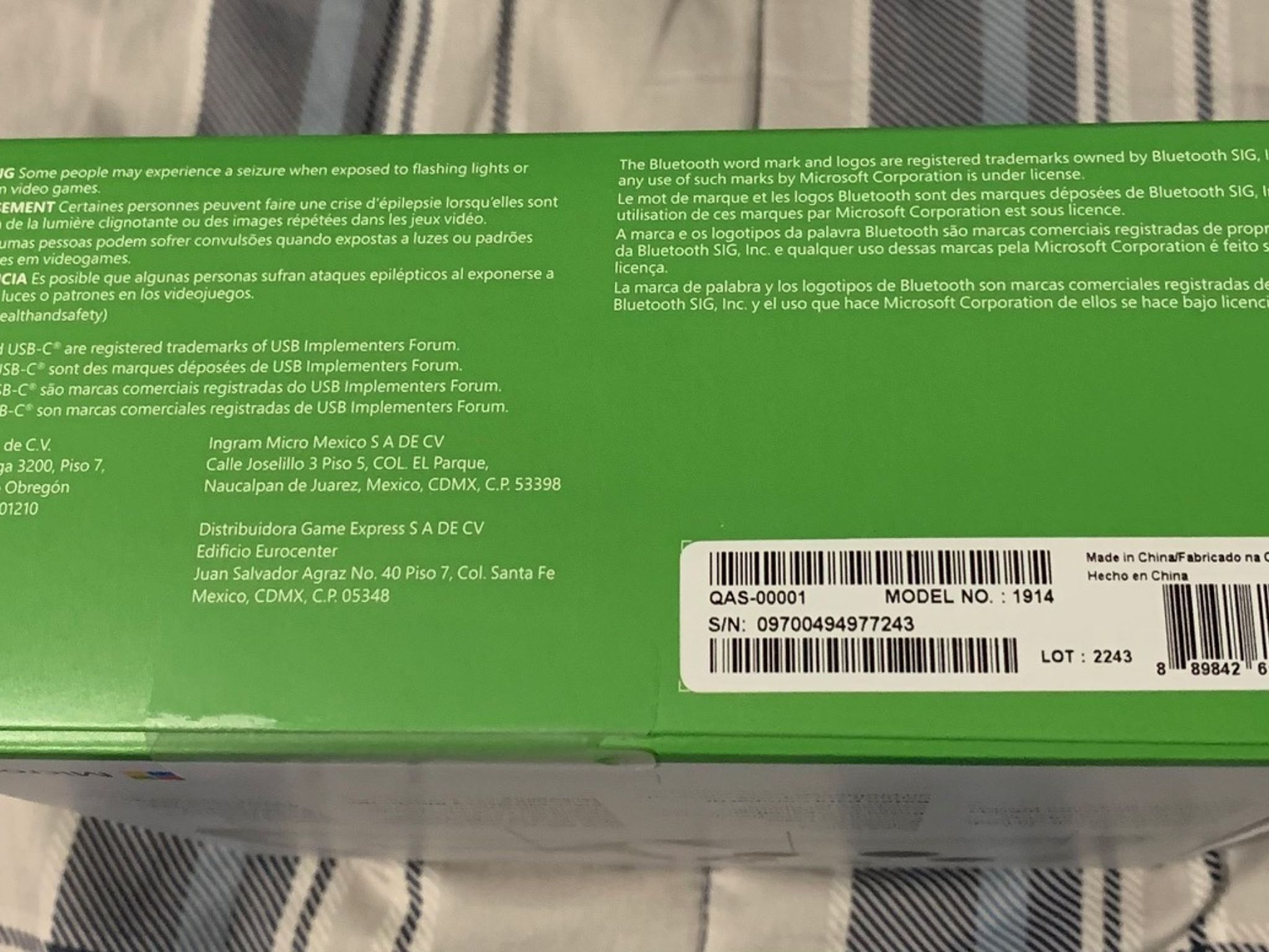 xbox series x/s/one/pc controller in robot white (new and sealed)