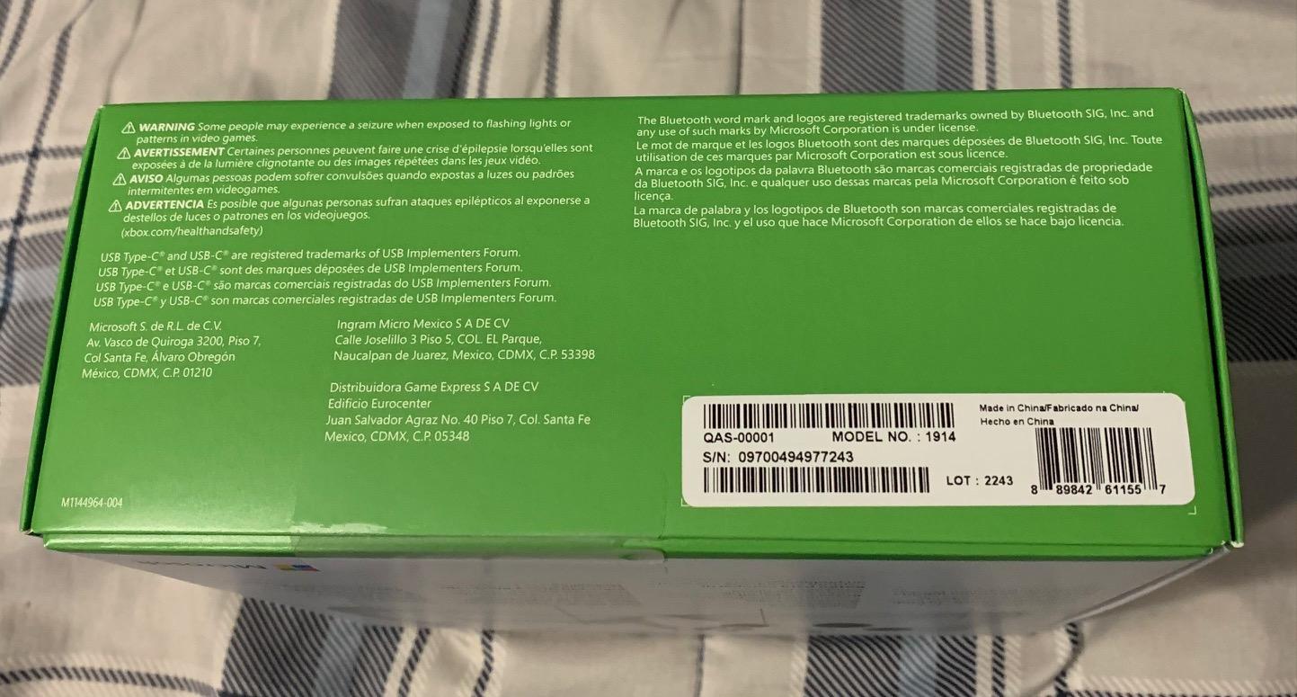 xbox series x/s/one/pc controller in robot white (new and sealed)