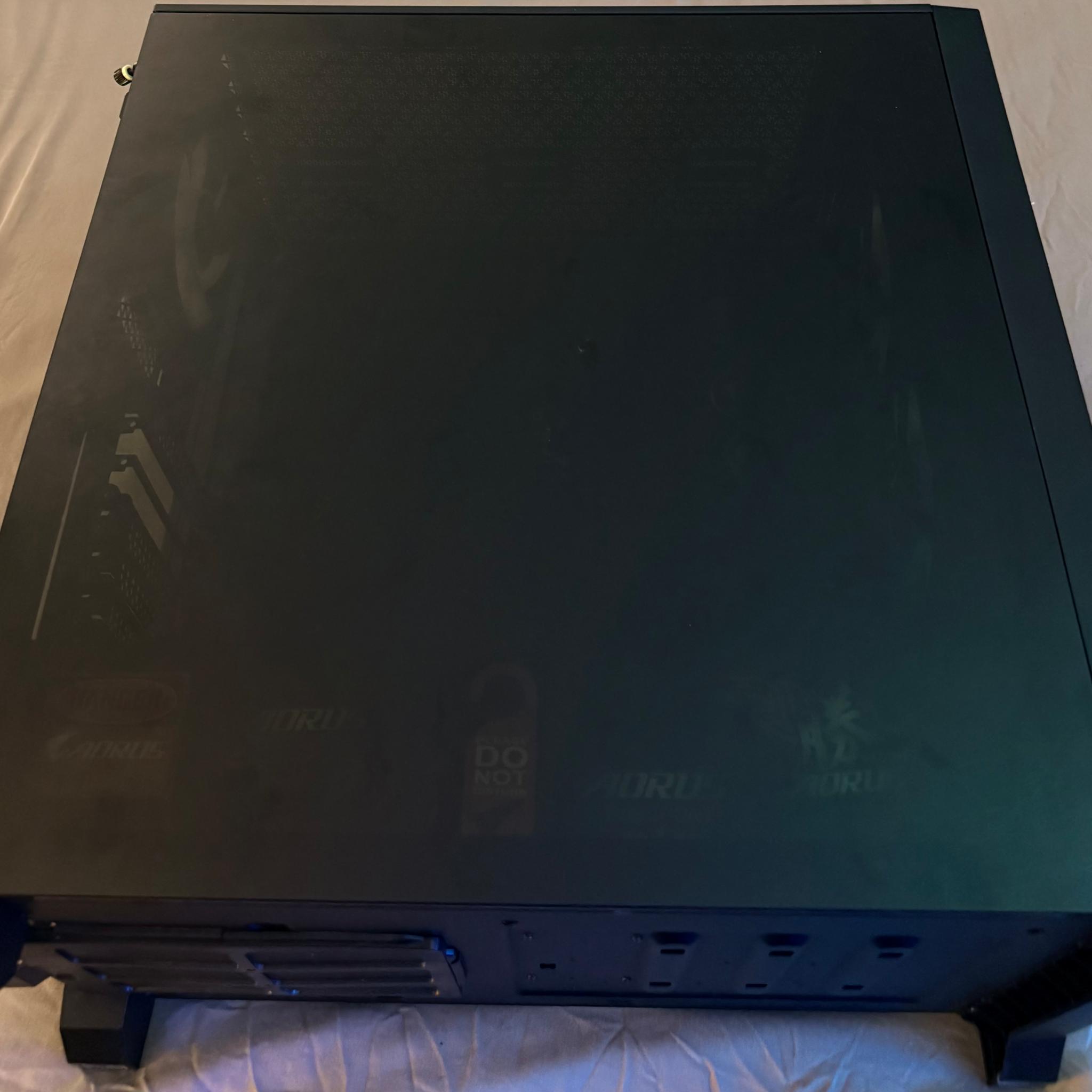 CORSAIR iCUE 4000X RGB w/ 4x pre-installed iCUE RGB Fans & Hub