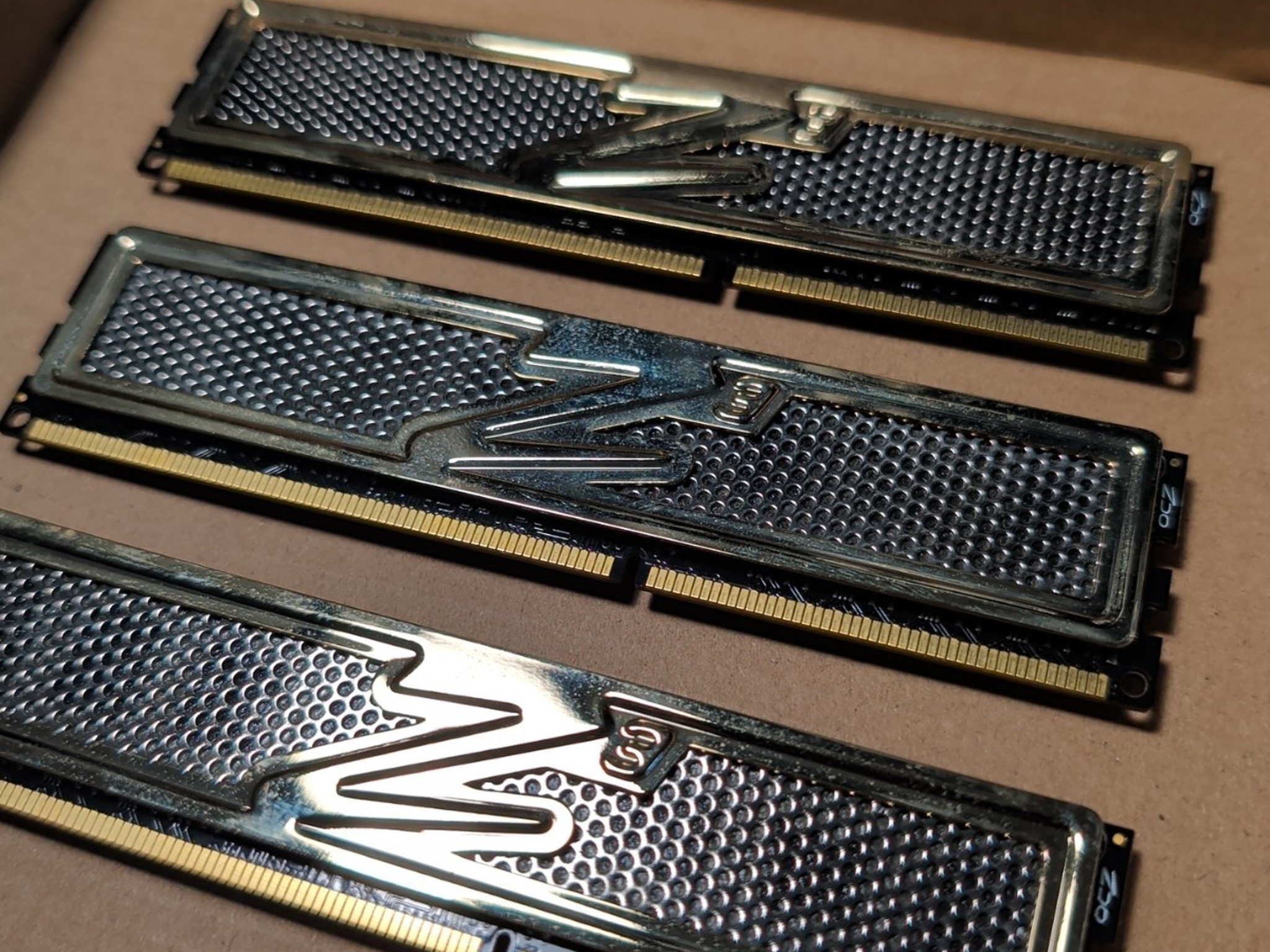 OCZ Gold 6GB (3 x 2GB) DDR3 DIMM 1600 MHz CL8 RAM Memory