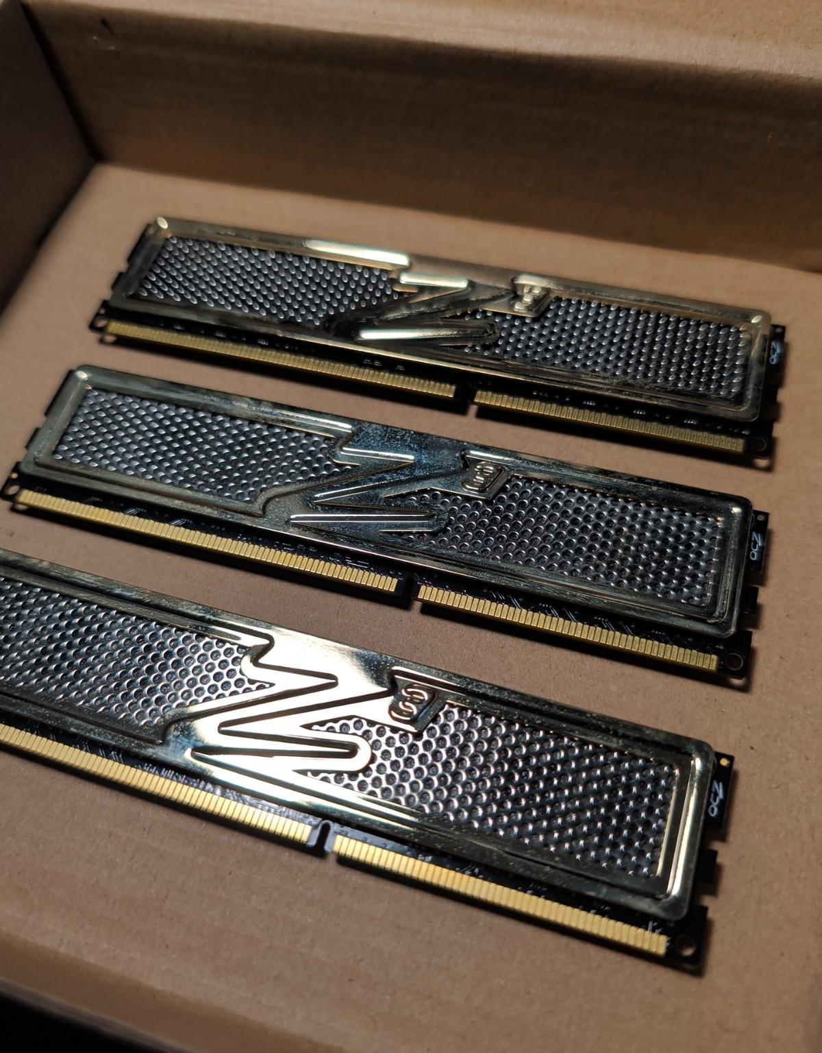OCZ Gold 6GB (3 x 2GB) DDR3 DIMM 1600 MHz CL8 RAM Memory
