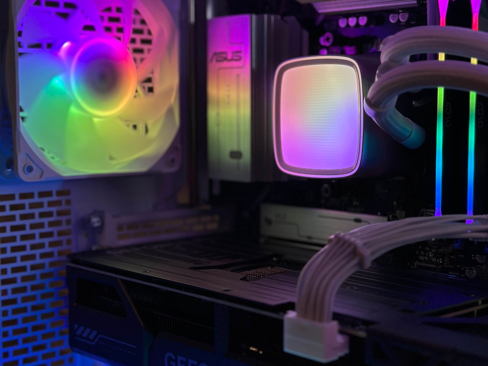 RTX 5070 12GB | Ryzen 7 7700X | 32GB DDR5 | 5TB Storage | Win11 | WIFI | 1440P/4K White Gaming PC