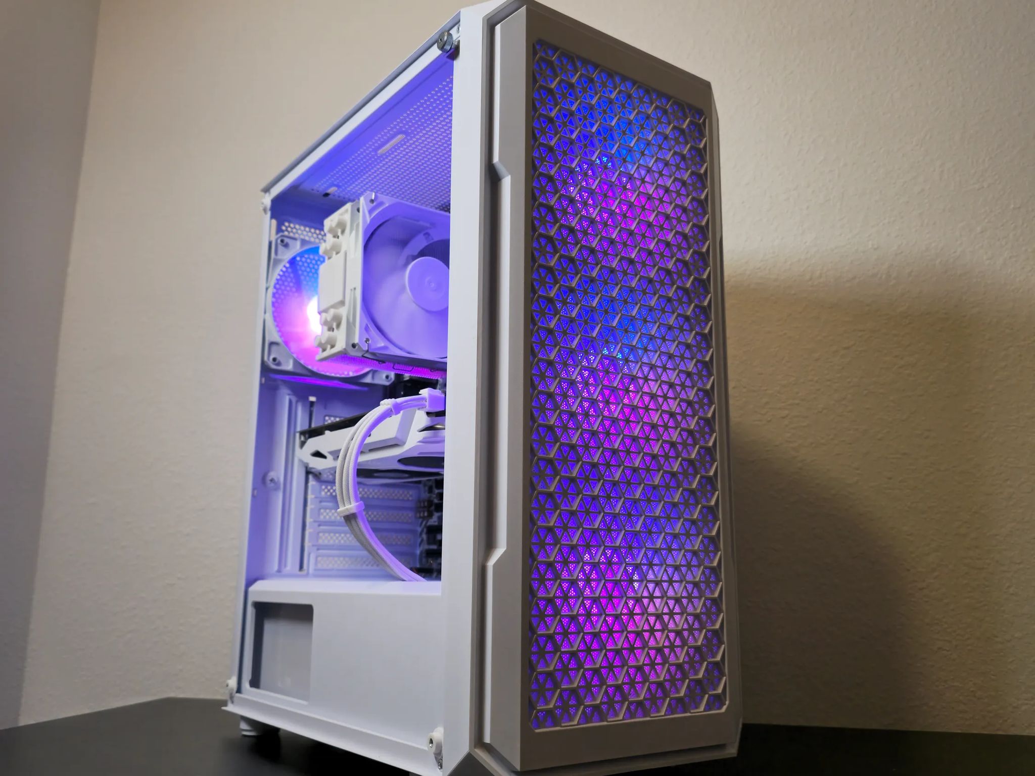 Entry Level Snowy / Ryzen 5 1600 / GTX 1060 6GB / 16GB DDR4 / 256GB SSD + 512GB SSD