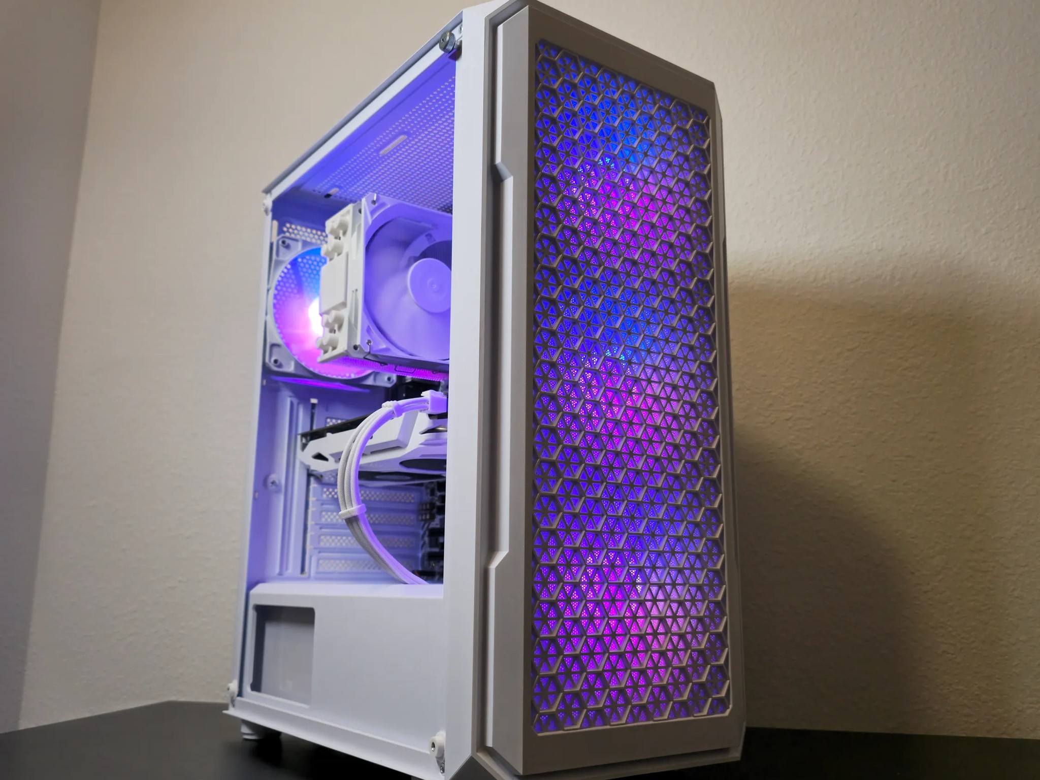 Entry Level Snowy / Ryzen 5 1600 / GTX 1060 6GB / 16GB DDR4 / 256GB SSD + 512GB SSD