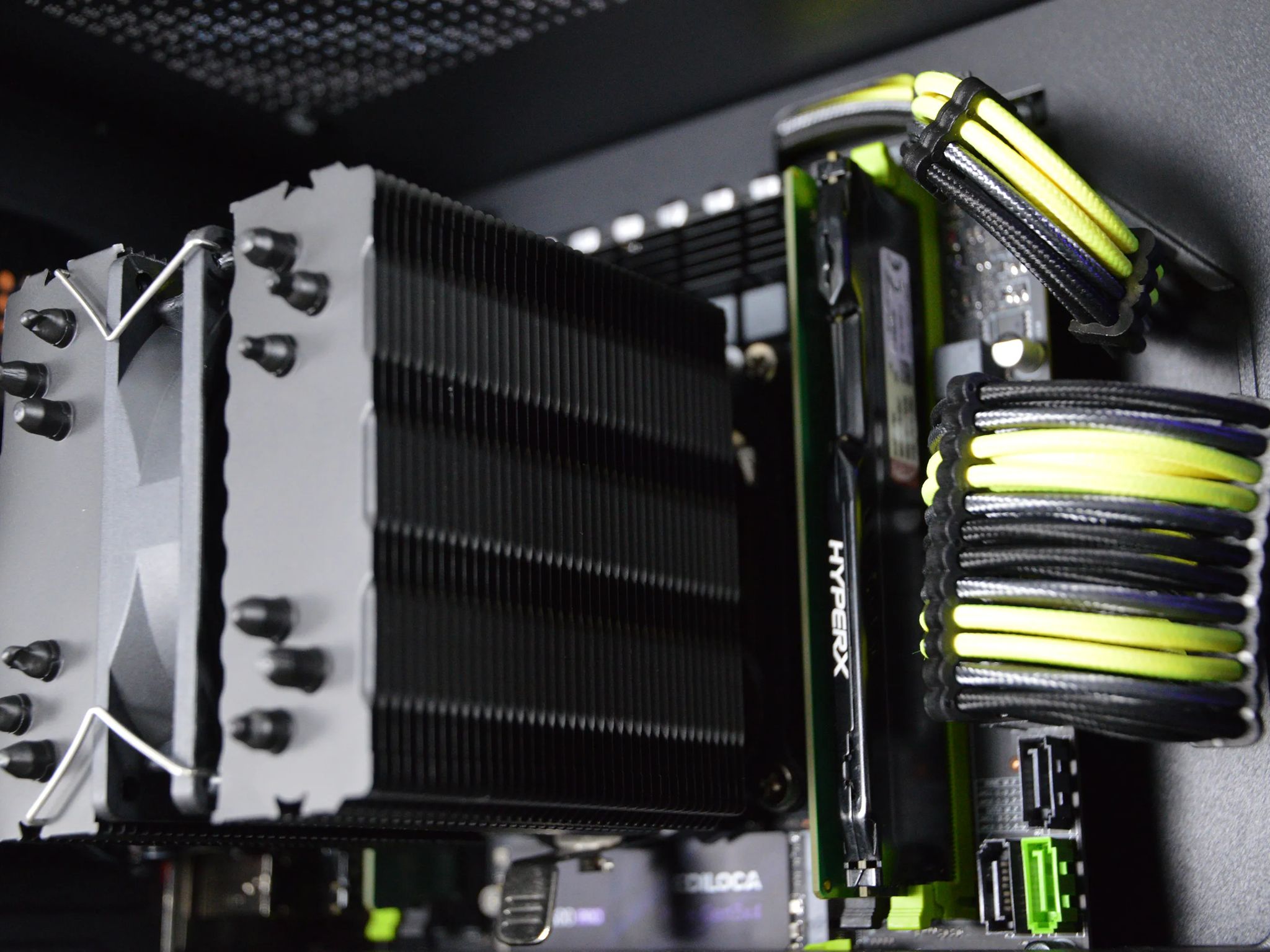 ☢️🌧️| RX 580 8GB | INTEL XEON E5 2620 V3 | 16GB DDR4 RAM | 1TB NVME SSD | Acid Rain |