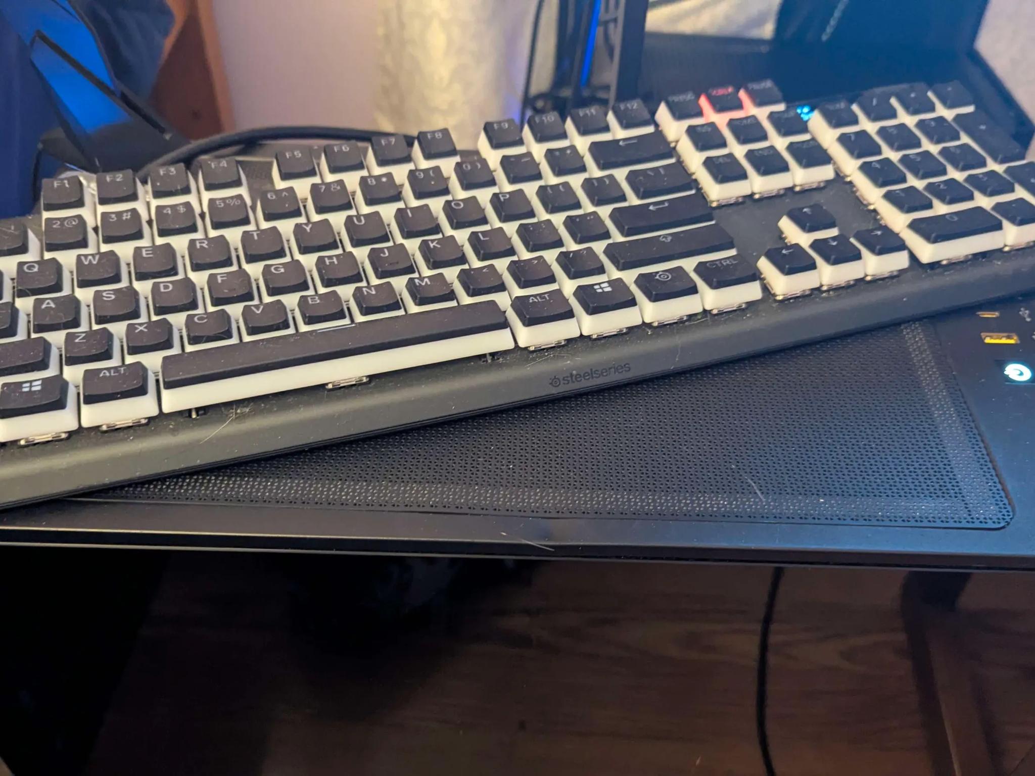 1700x 1070 gaming pc -ready to play & free from bloatware