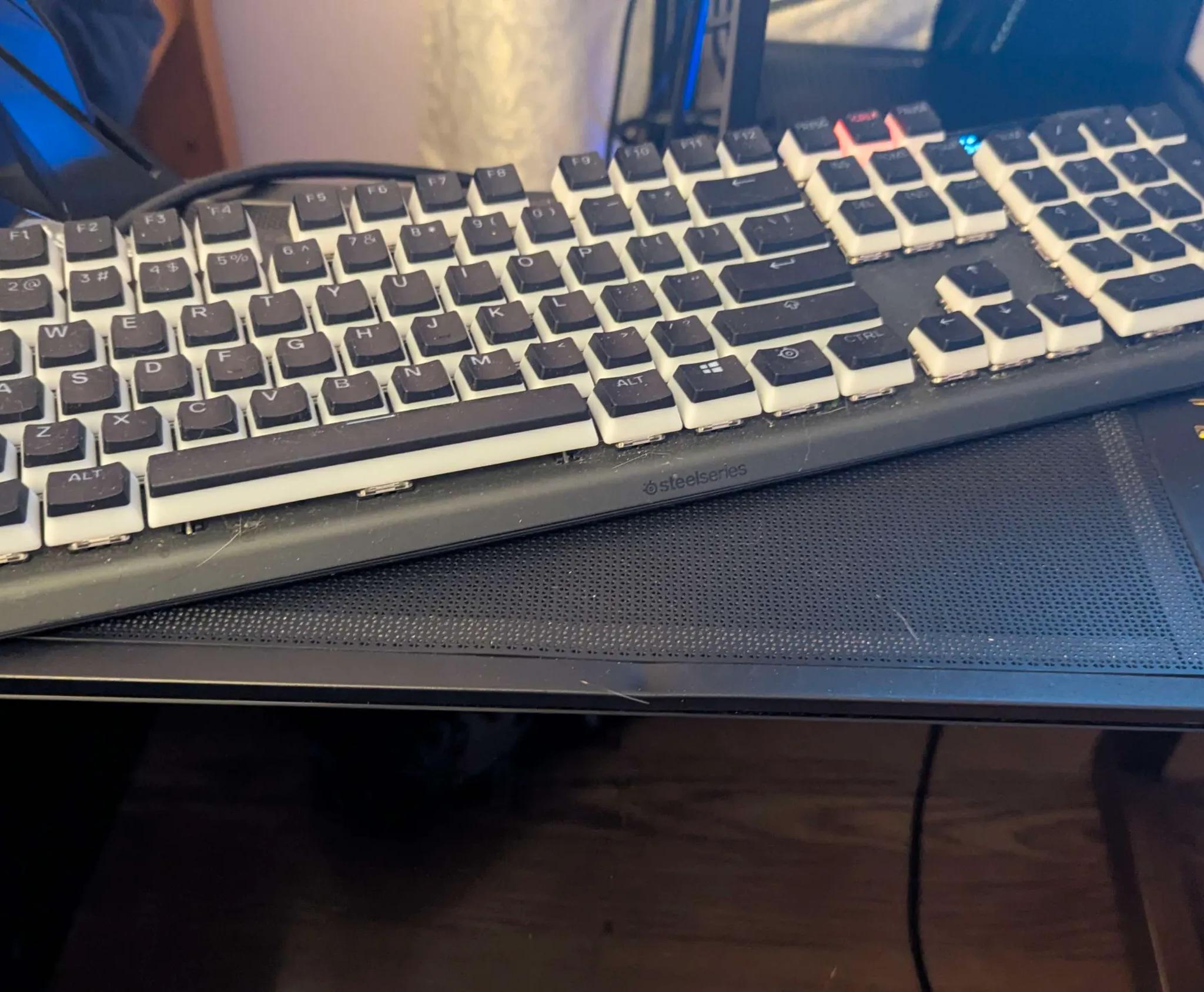 1700x 1070 gaming pc -ready to play & free from bloatware