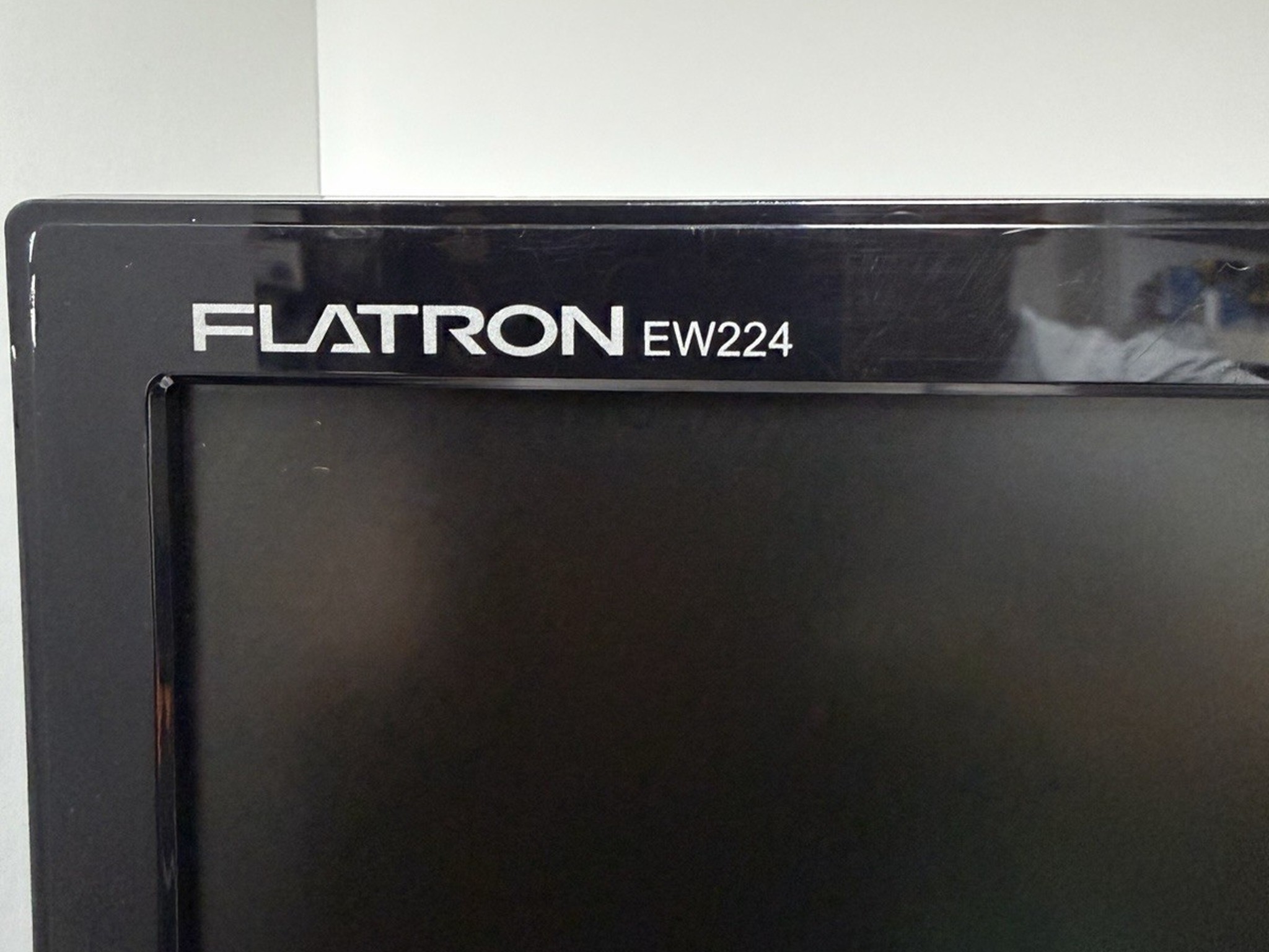 LG Flatron EW224 21.5" Widescreen Monitor
