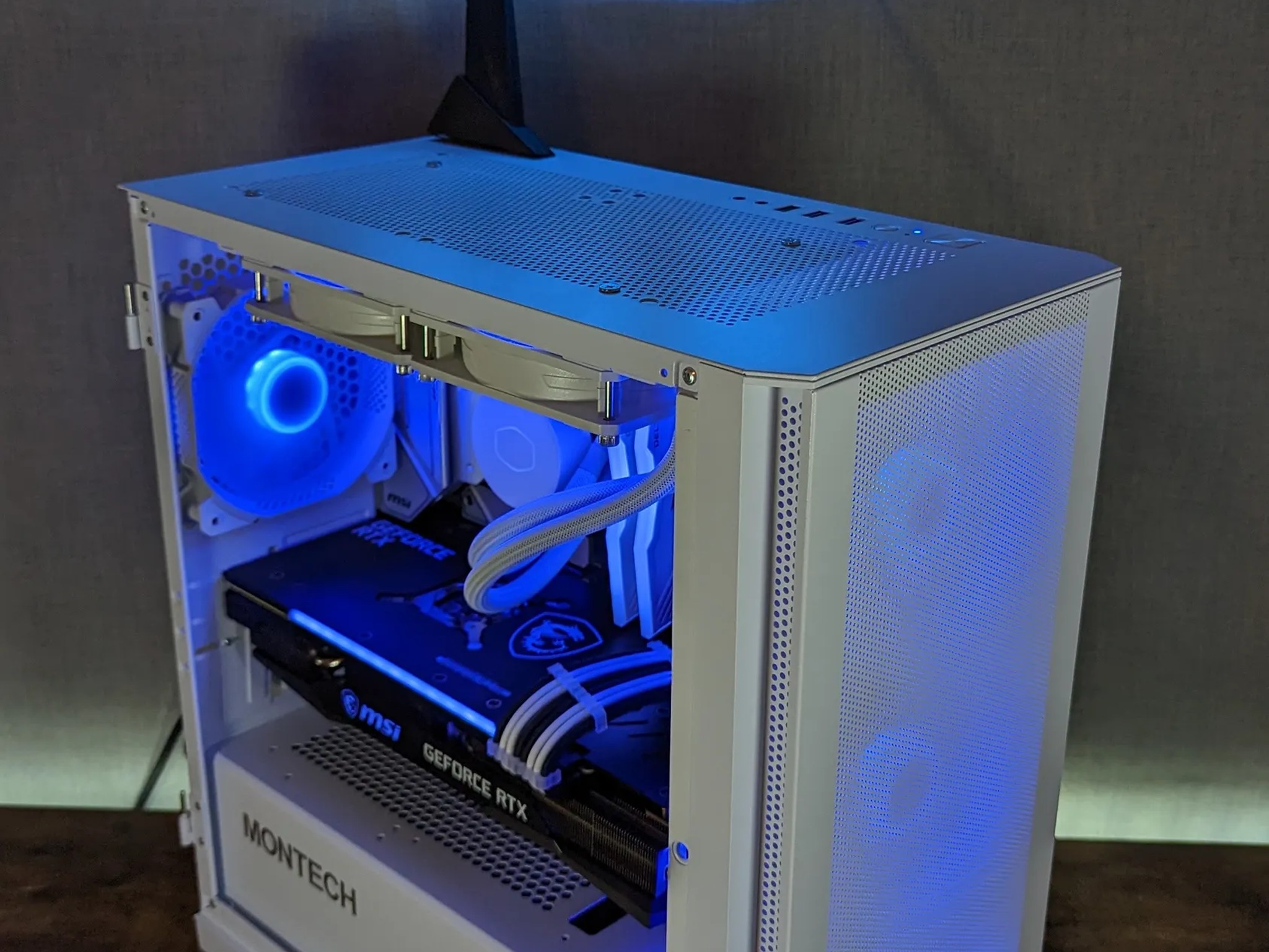 RTX 3070ti // i5 12600K // 16GB 3600Mhz DDR4 // 1TB Gen4 NVMe // WiFi