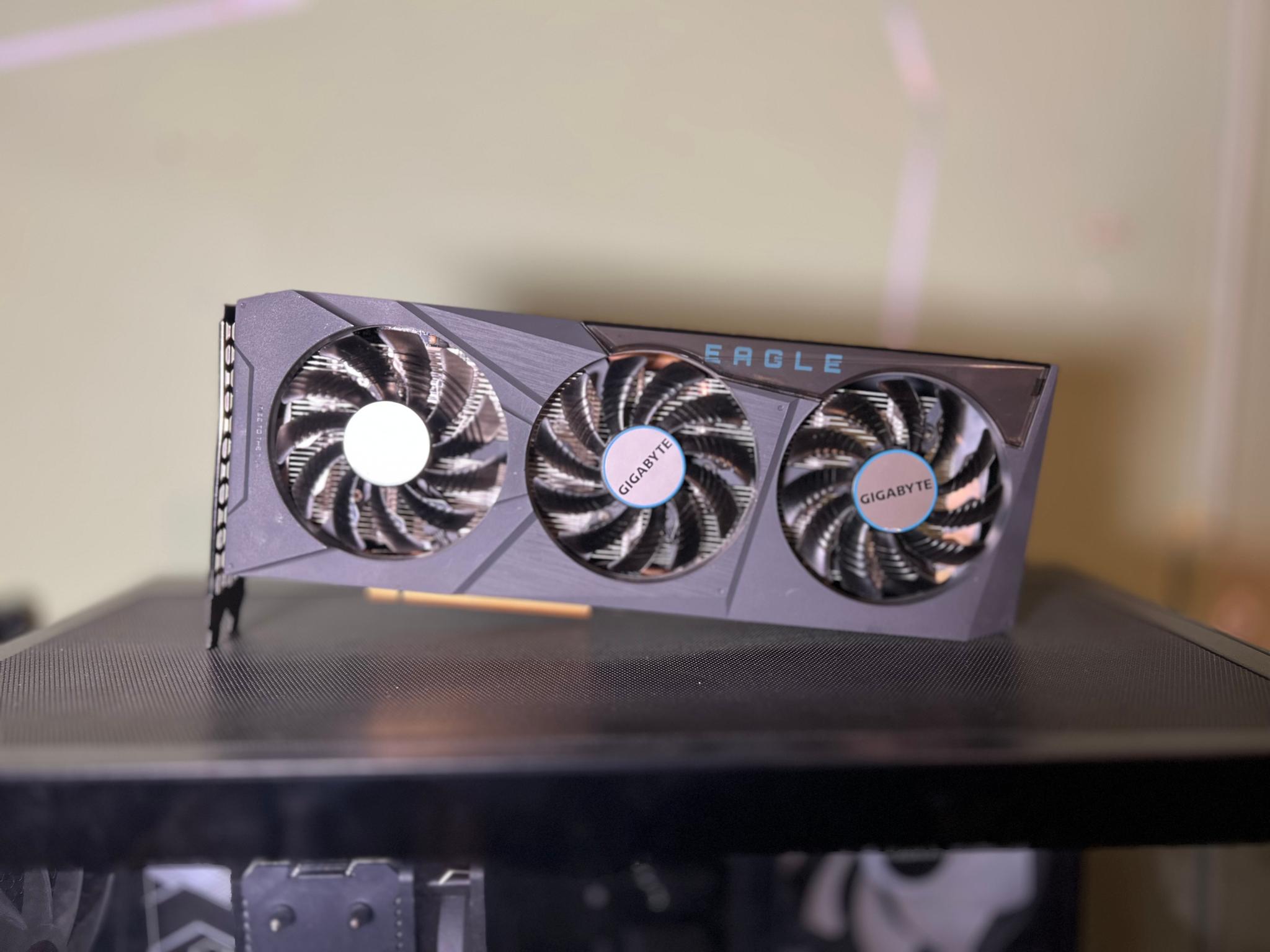 GIGABYTE EAGLE Radeon RX 6600 XT - Image 1