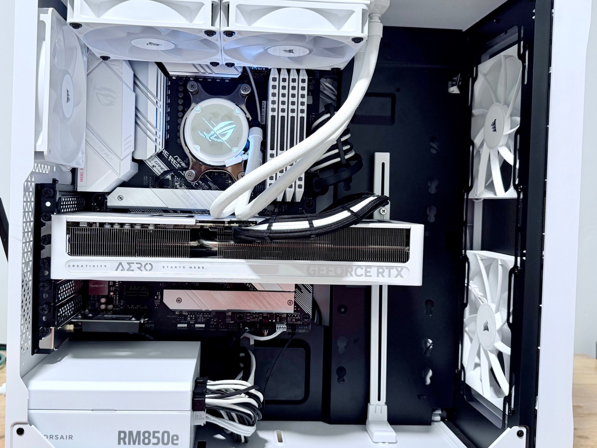 Gaming PC Monochrome RTX 5070 OC 12GB
