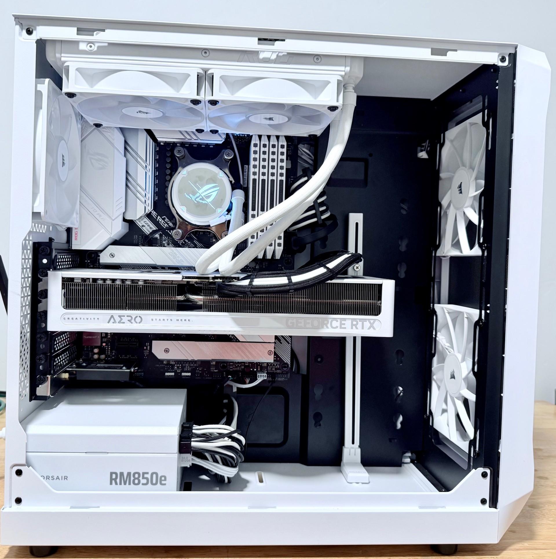 Gaming PC Monochrome RTX 5070 OC 12GB