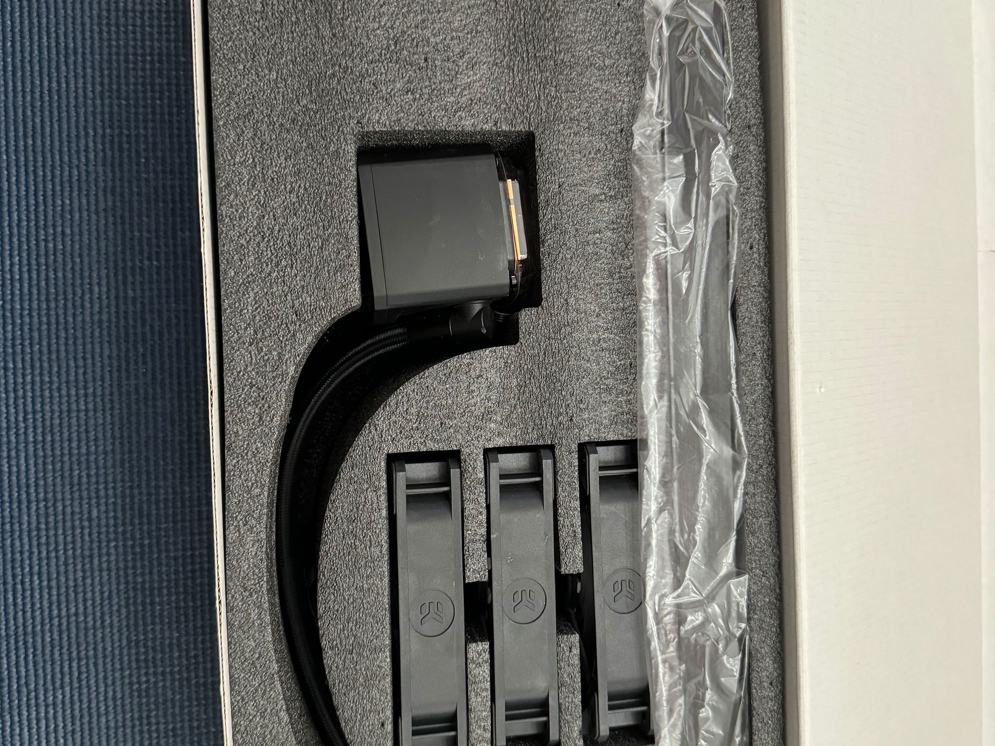EK Nucleus AIO CR360 Lux D-RGB