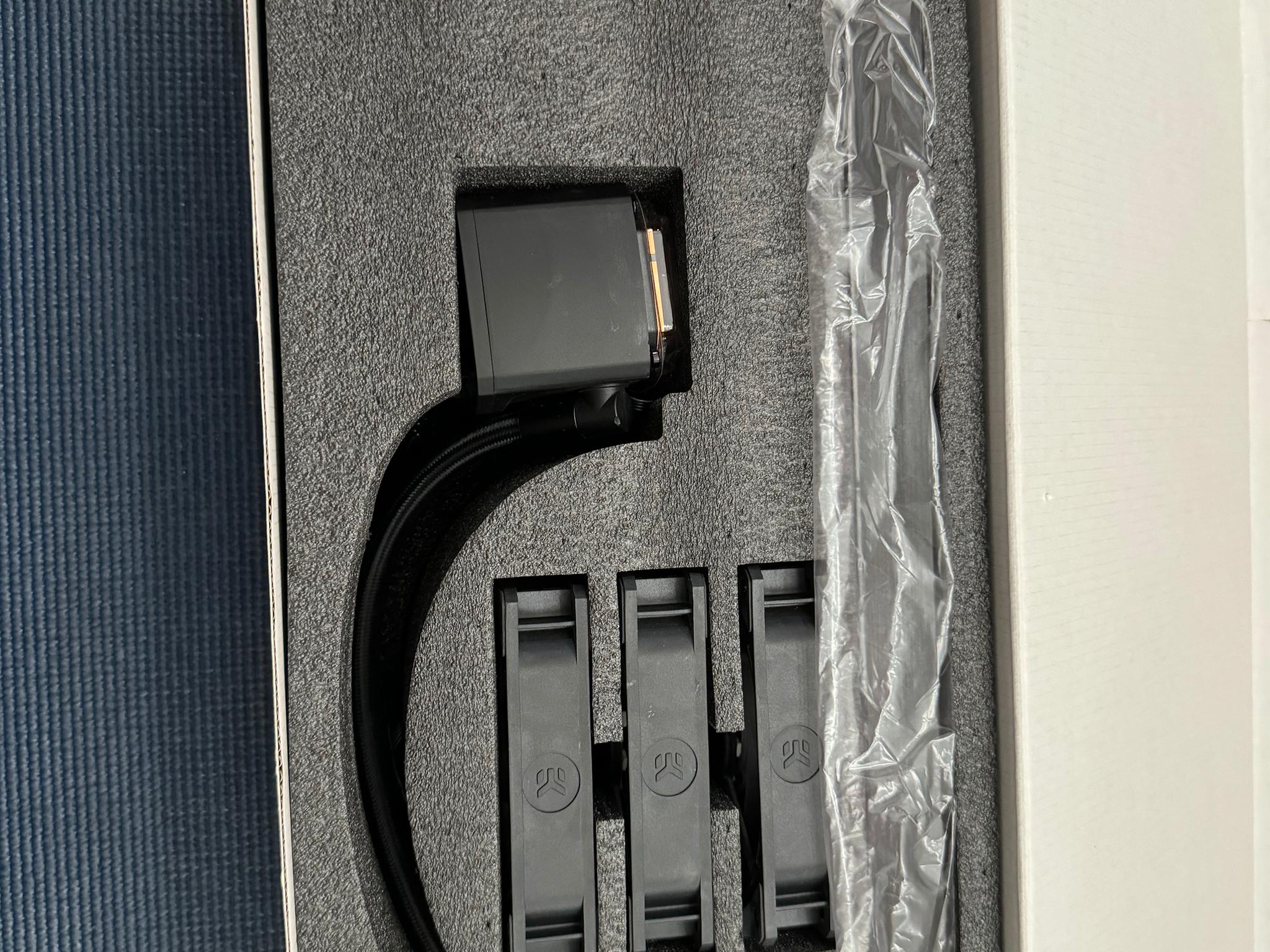 EK Nucleus AIO CR360 Lux D-RGB
