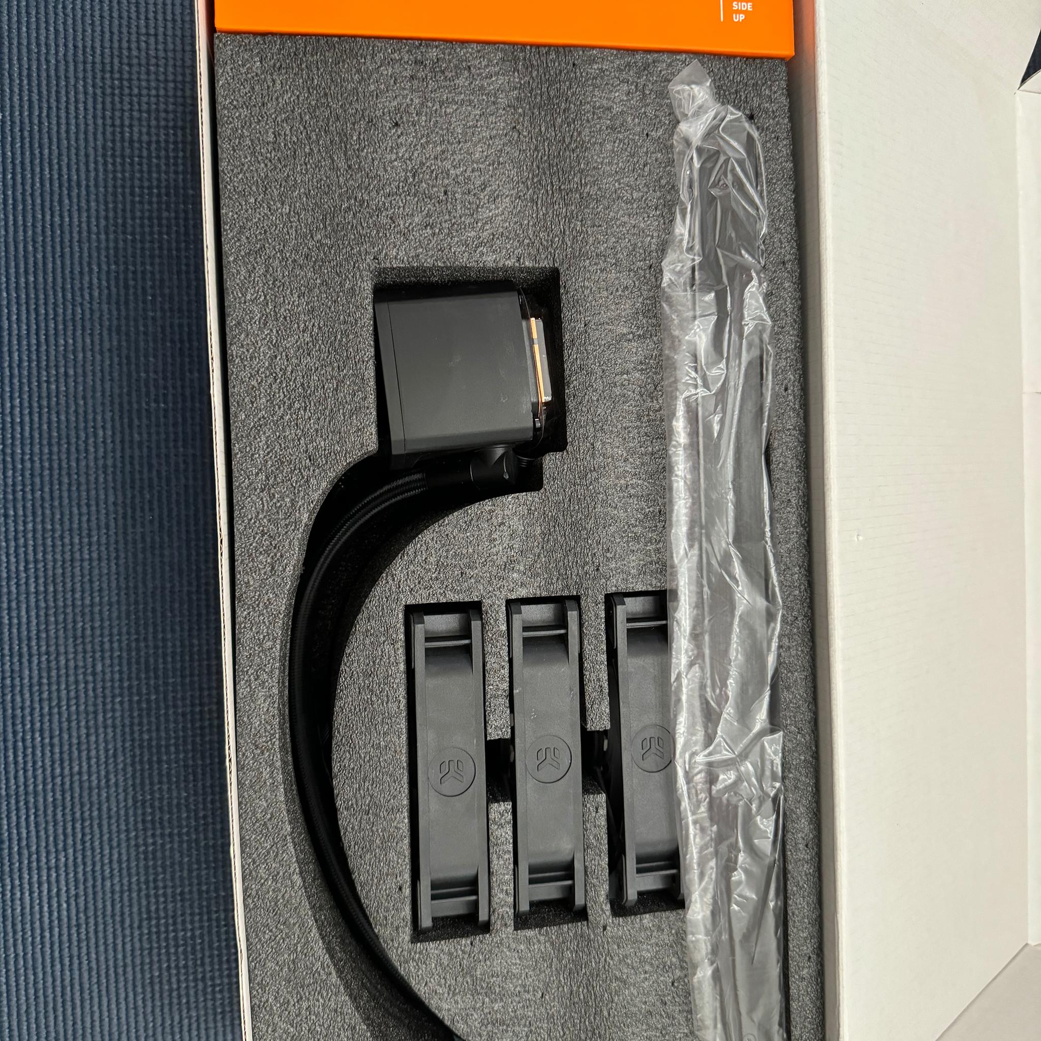 EK Nucleus AIO CR360 Lux D-RGB