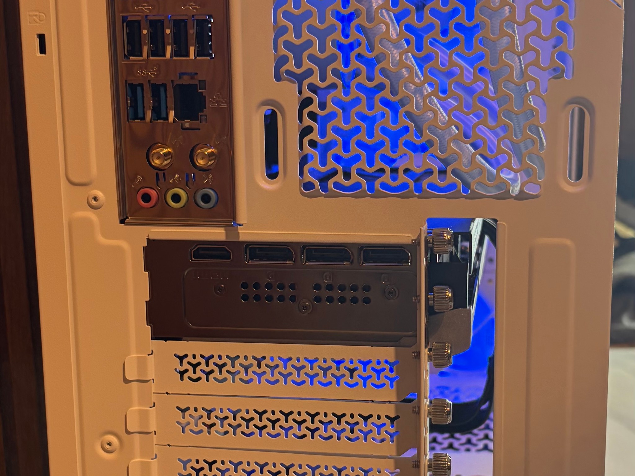 RTX 5070 |  RYZEN 7 7800X3D | 16GB DDR5 | 750w PSU | 2TB NVME | 360MM AIO