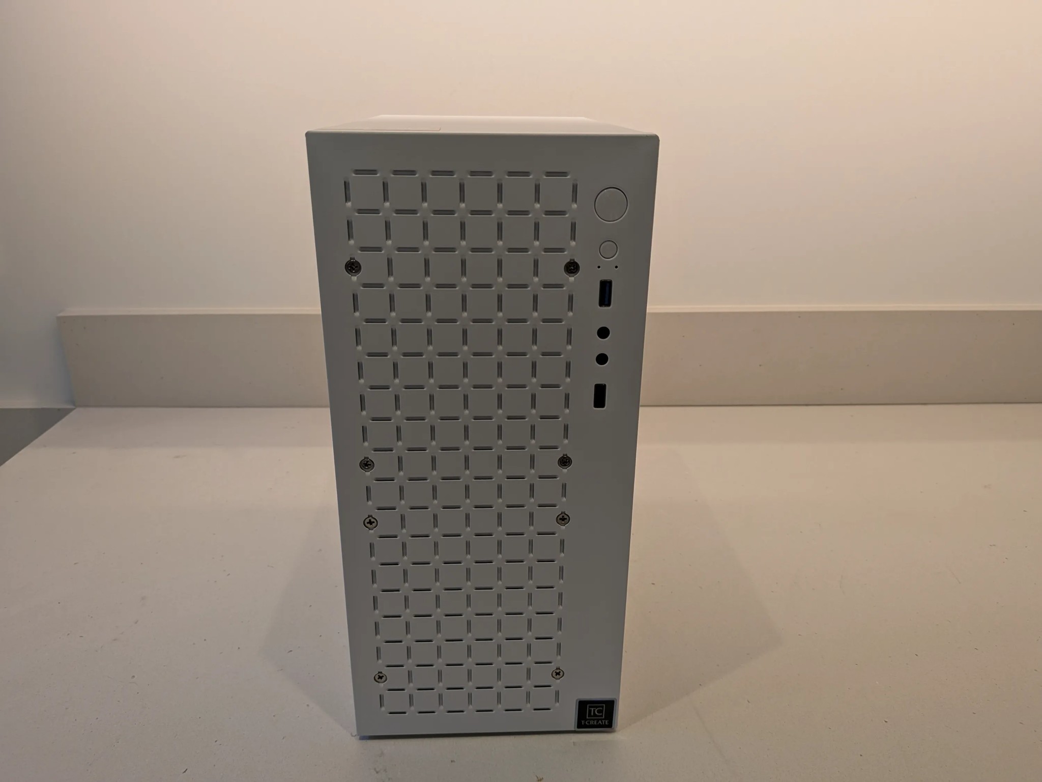 1080p Budget ITX - Ryzen 5 5600, RX 6600M, 32 GB RAM, 2 TB Gen 4 NVME, RGB