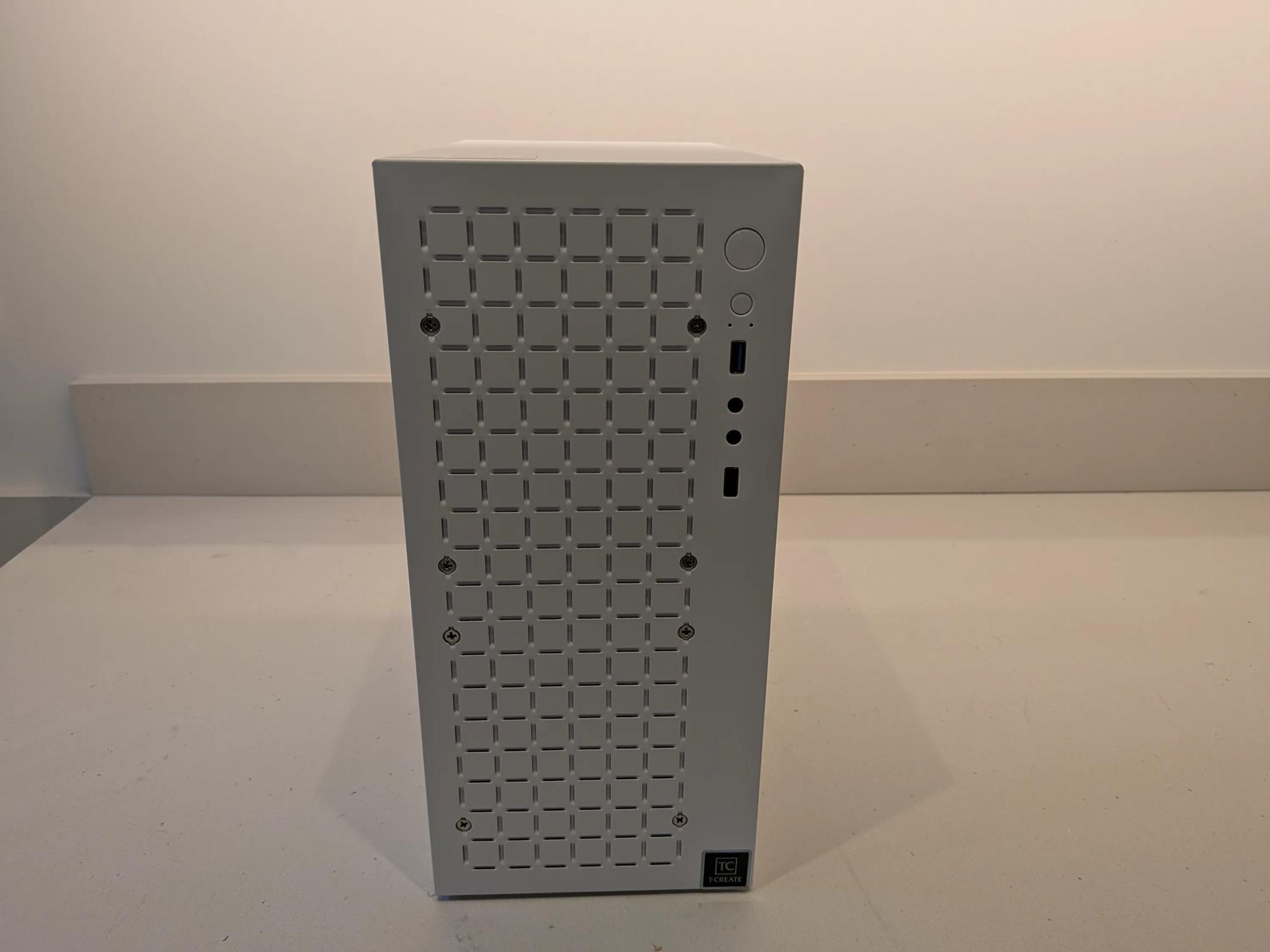 1080p Budget ITX - Ryzen 5 5600, RX 6600M, 32 GB RAM, 2 TB Gen 4 NVME, RGB