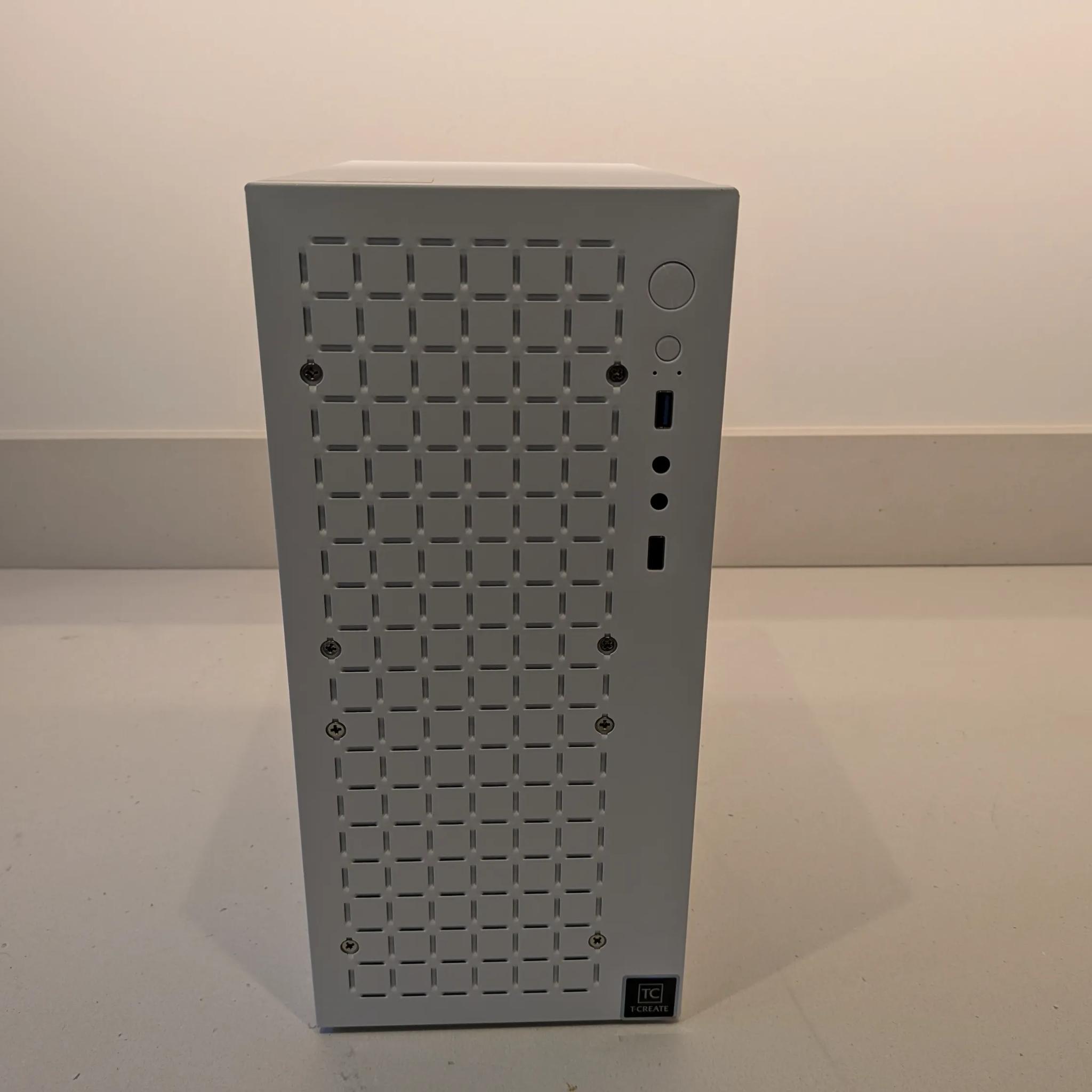 1080p Budget ITX - Ryzen 5 5600, RX 6600M, 32 GB RAM, 2 TB Gen 4 NVME, RGB