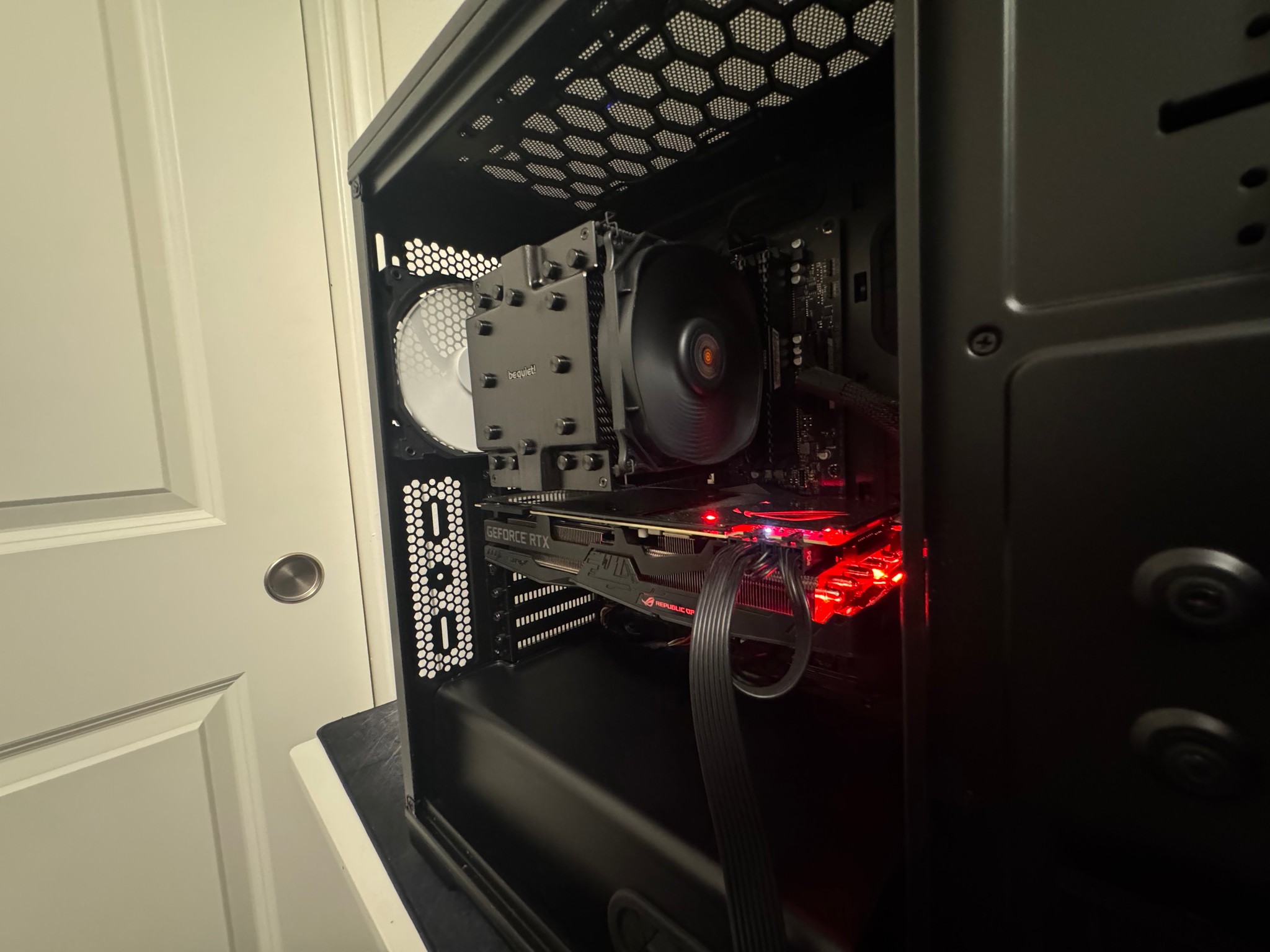 Gaming PC | RTX 2070 Super |  Ryzen 9 3900X | 32GB RAM | 1TB SSD | Razer Keyboard & Mouse