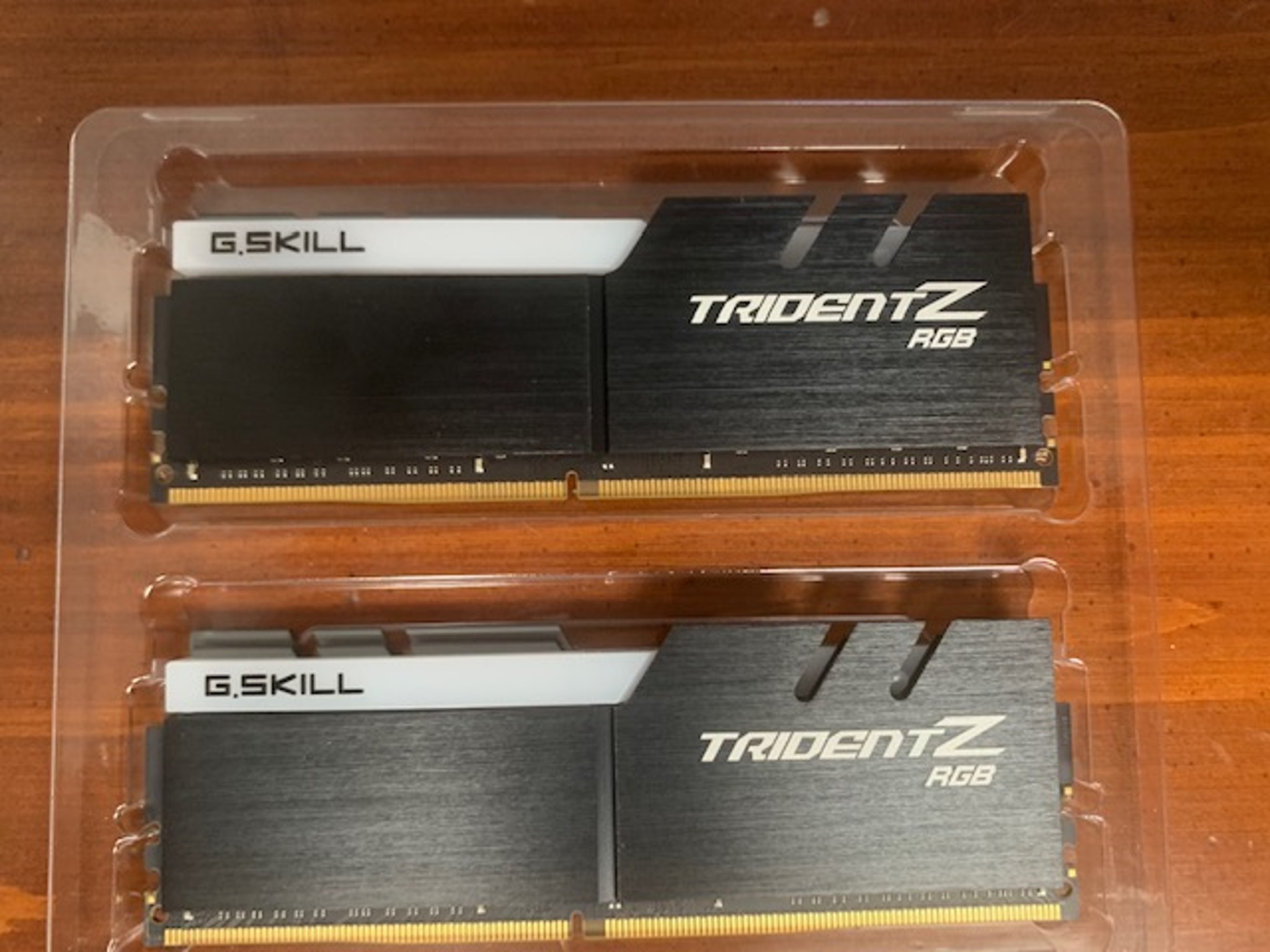 G.SKILL TridentZ RGB Series 32GB 16GBx2 288-Pin DDR4-3000 Desktop Memory