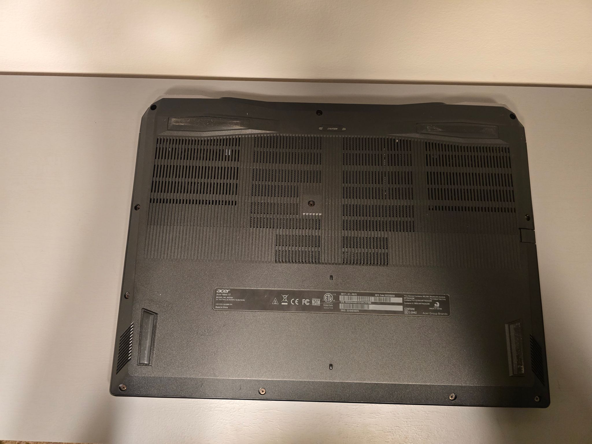 Share Acer Nitro 17 Ryzen 9 7940hs 32GB 1TB SSD RTX 4070 QHD 165hz - Excellent