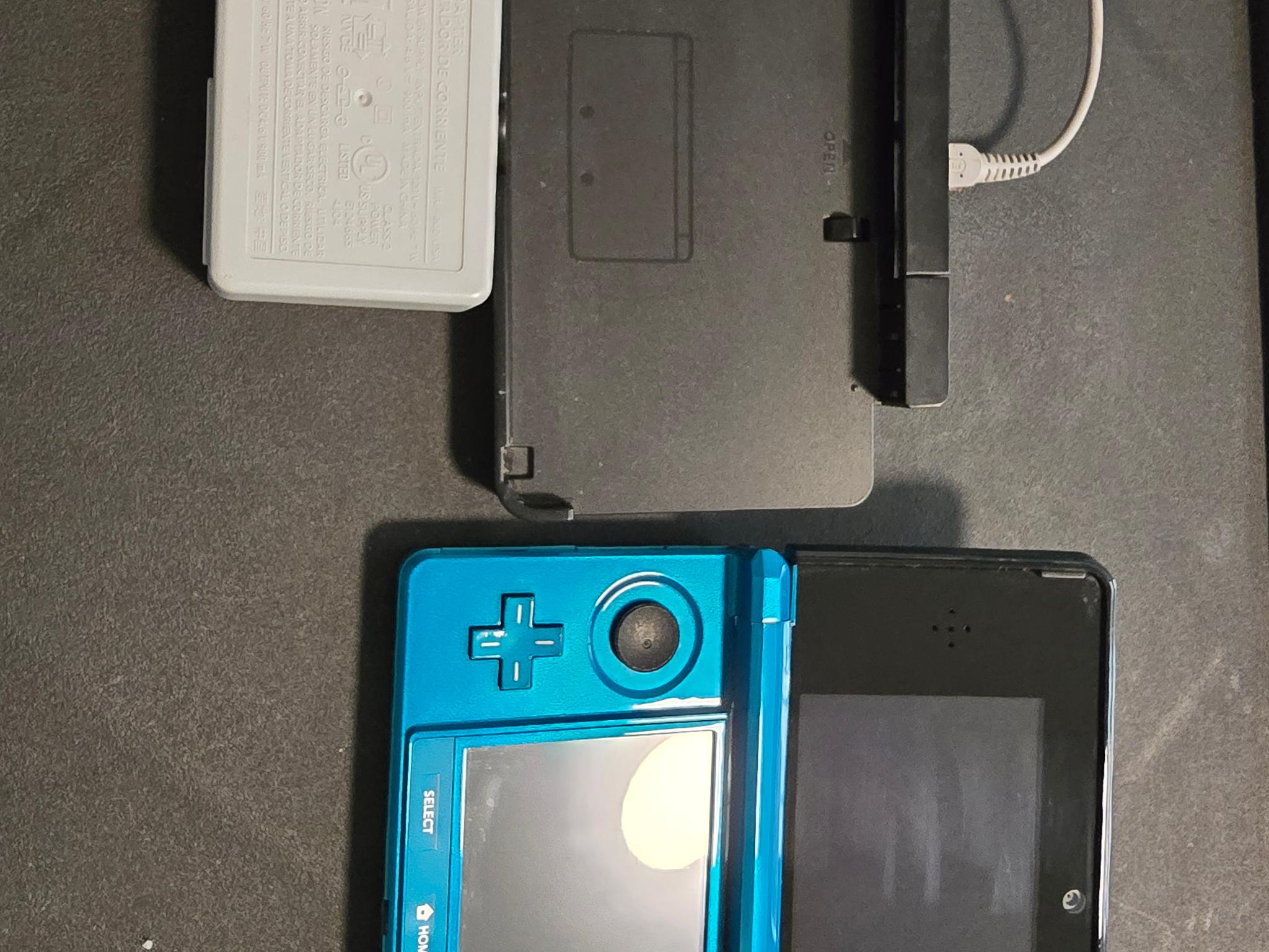 Nintendo 3DS (Custom Firmware) – 32GB – Homebrew Bundle