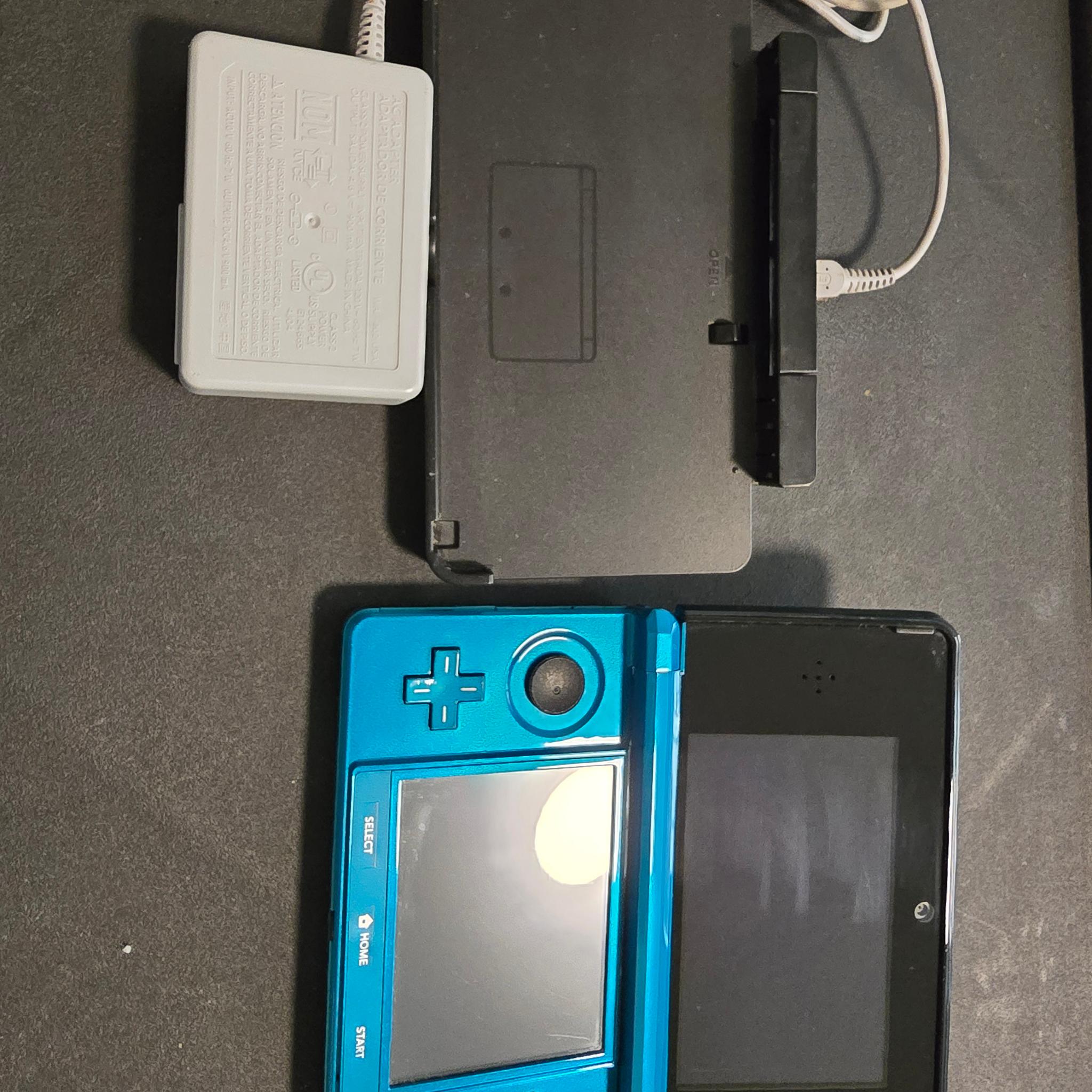 Nintendo 3DS (Custom Firmware) – 32GB – Homebrew Bundle