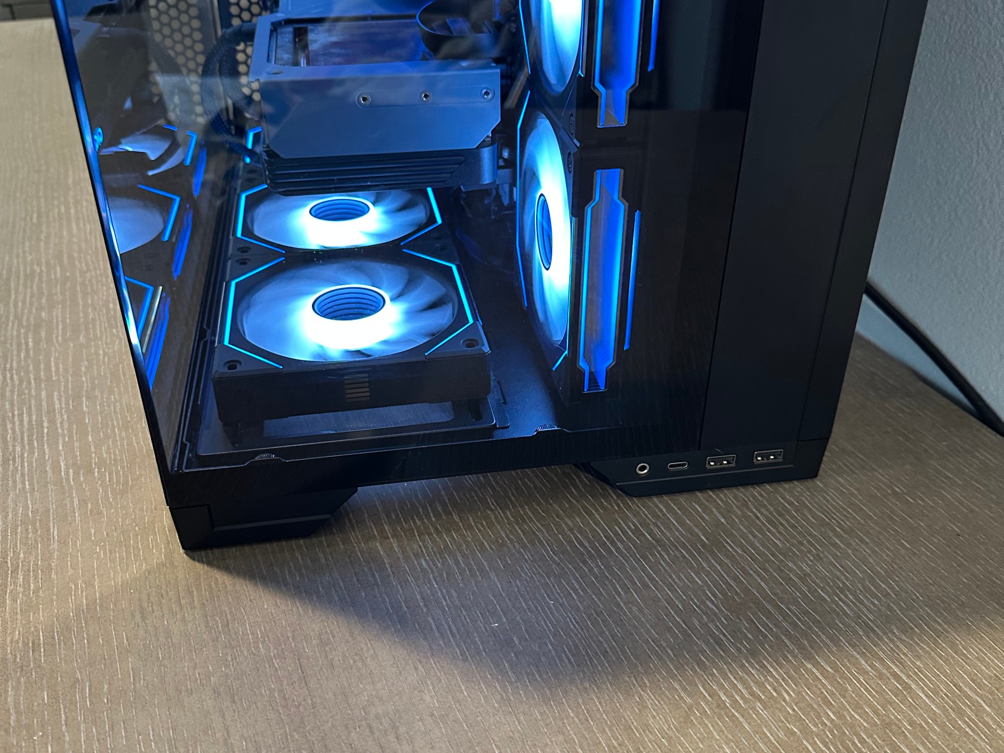 CUSTOM BUILT GAMING PC - RTX 4070 - RYZEN 7 9700X - 32GB DDR5