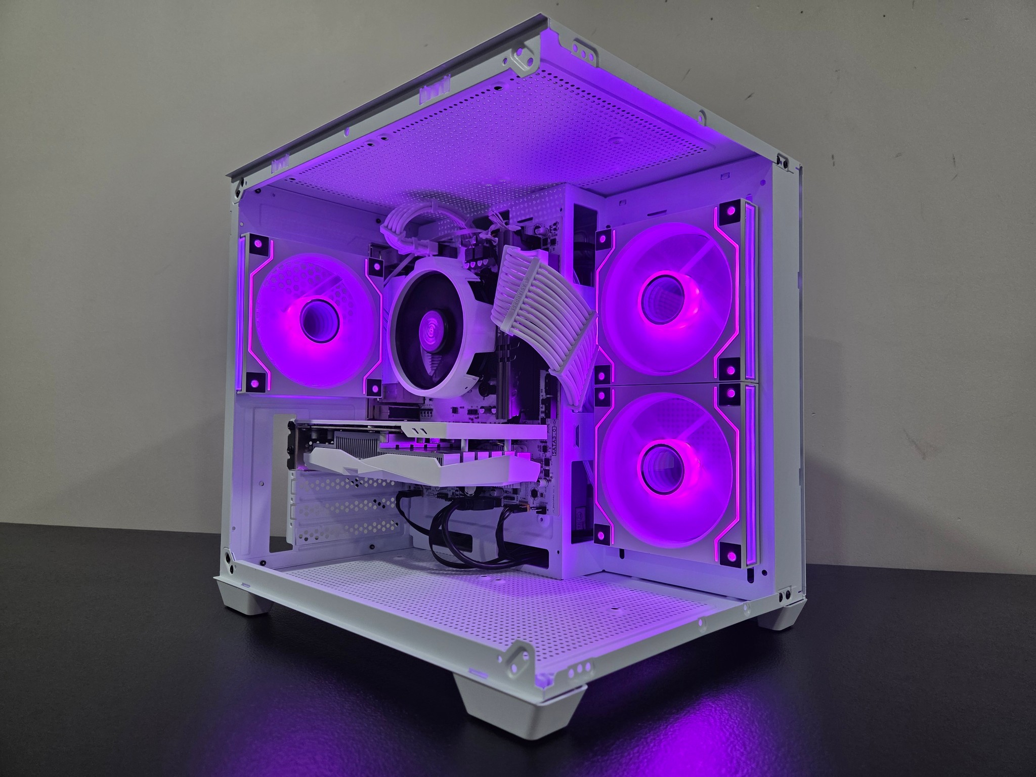 "THE ICE CUBE" Beautiful White Gaming PC | RTX 3050 | RYZEN 5 3600 | 16GB DDR4 RAM |