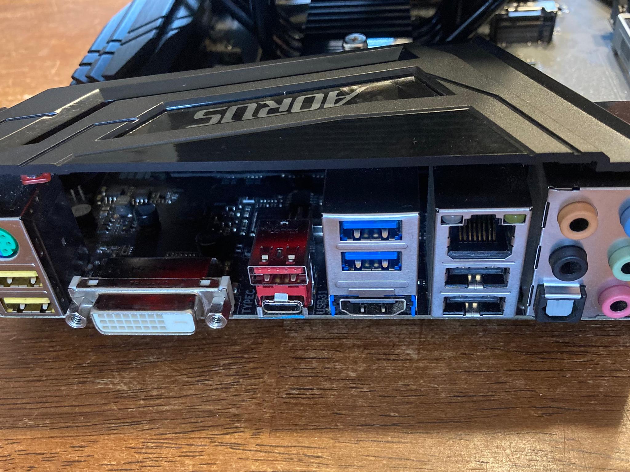 (i7 COMBO) AORUS Z370 + i7 8700 + RGB Cooler + 16GB RGB RAM + 1TB NVME SSD (READ - RGB ISSUES)