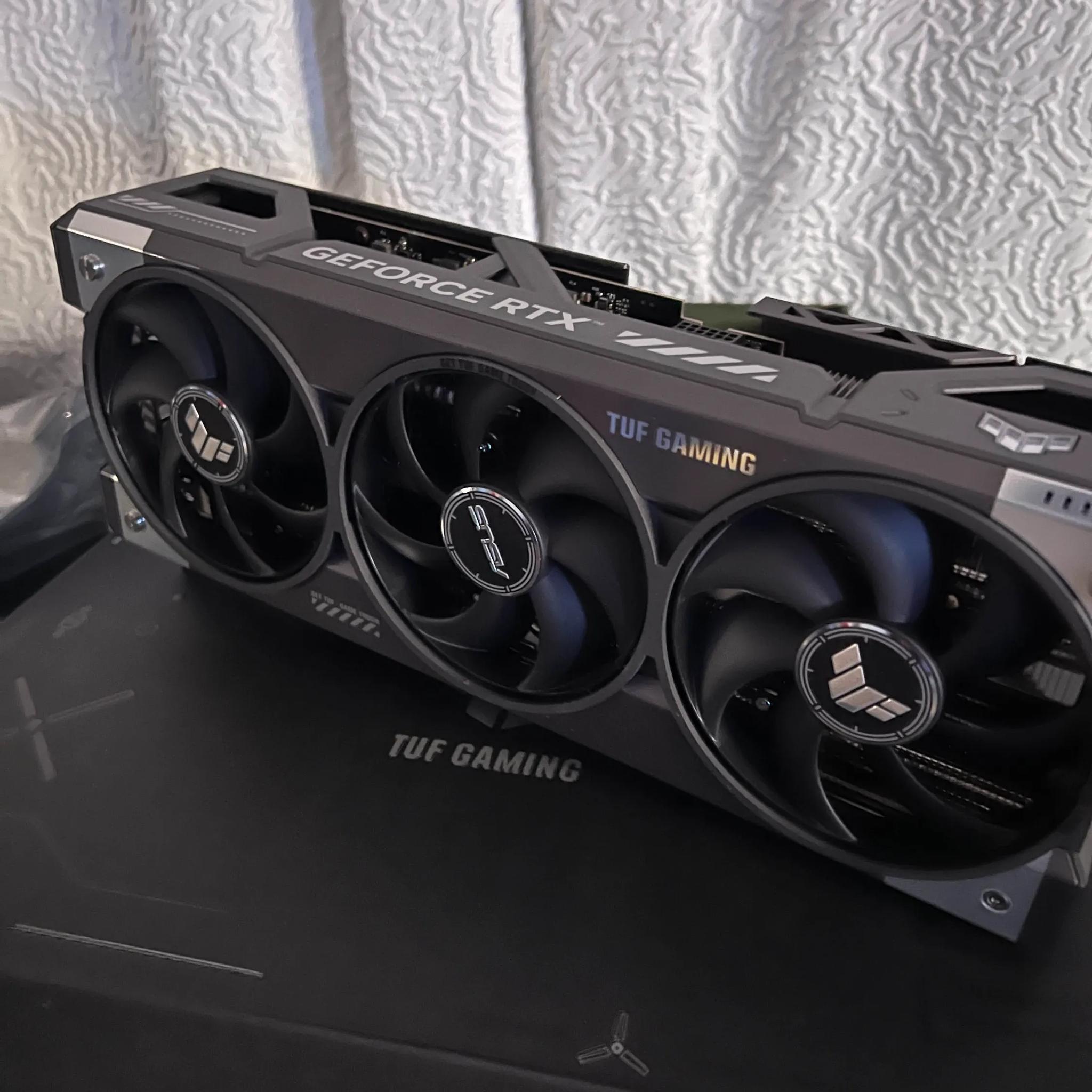 ASUS TUF Gaming GeForce RTX™ 5080 16GB GDDR7 OC Edition *Lightly Used w/Original Packaging*
