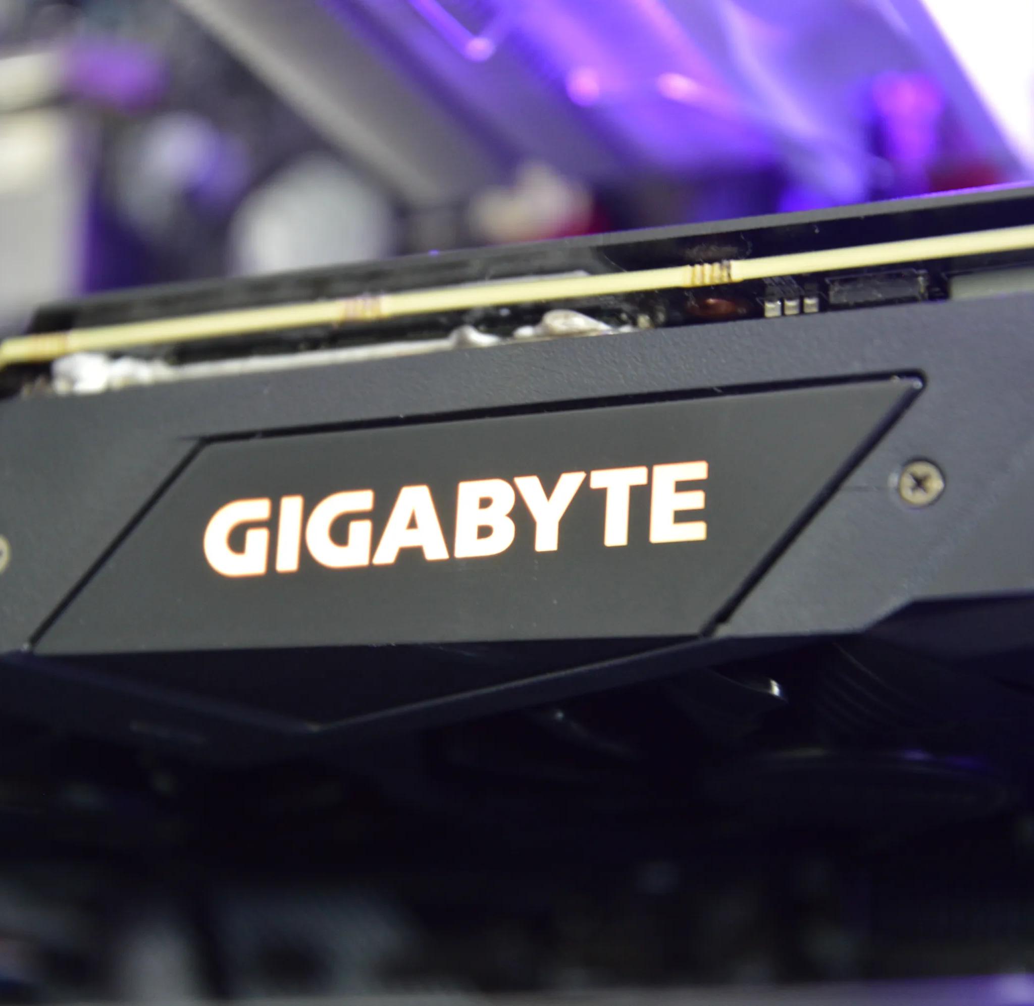 ⚪⚫| RTX 2080 8GB | RYZEN 5 5500 | 32GB DDR4 RAM | 1TB NVME SSD | The Divider |