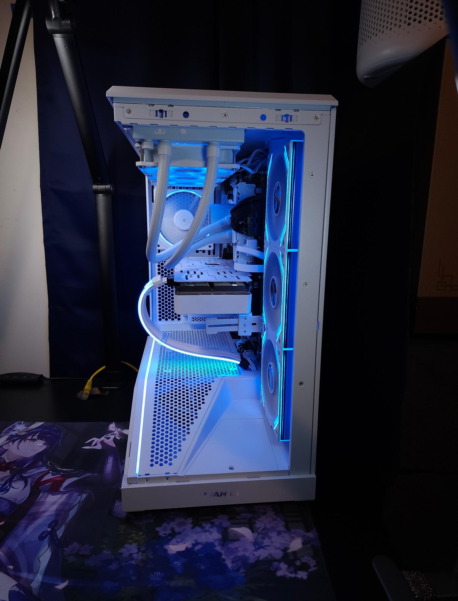 Tron Light Gaming - Ryzen 7 5800X | RX 6800