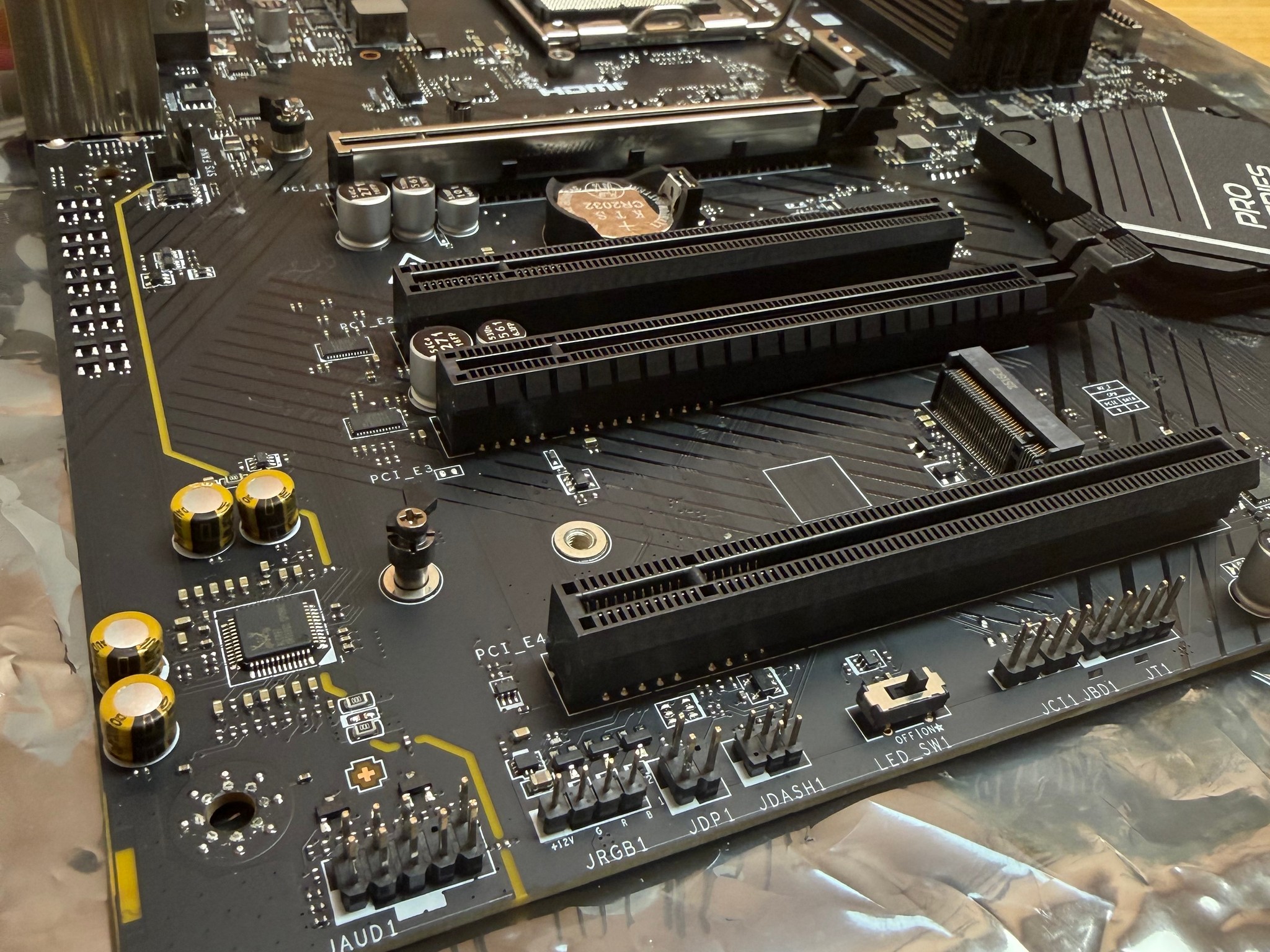 MSI PRO B650-VC WIFI AM5 Motherboard – Damaged Internal USB Header Pins
