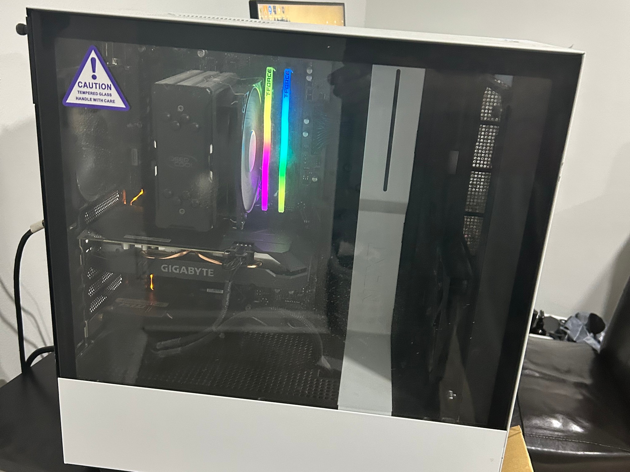 Intel Core i5-10400F  GeForce RTX 2060  16 RAM  1T STORAGE